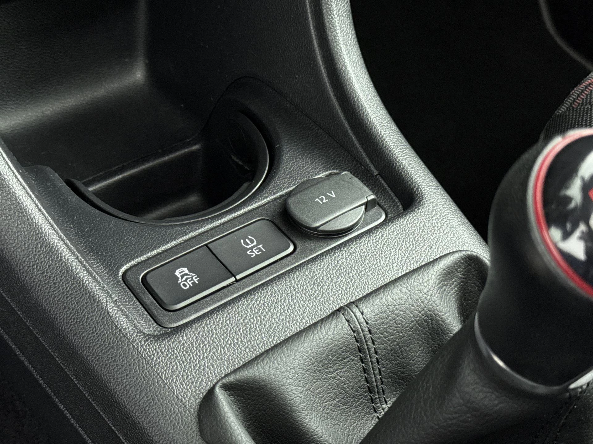 Volkswagen-up!-image-24
