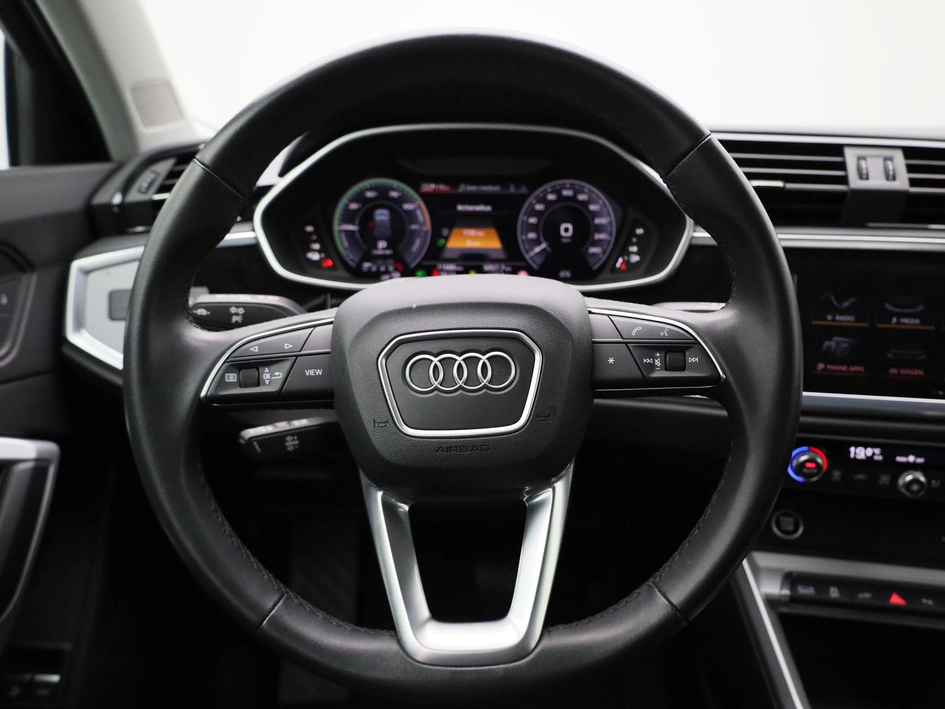Audi Q3 45 TFSI-e S tronic Bus. Ed. Attraction