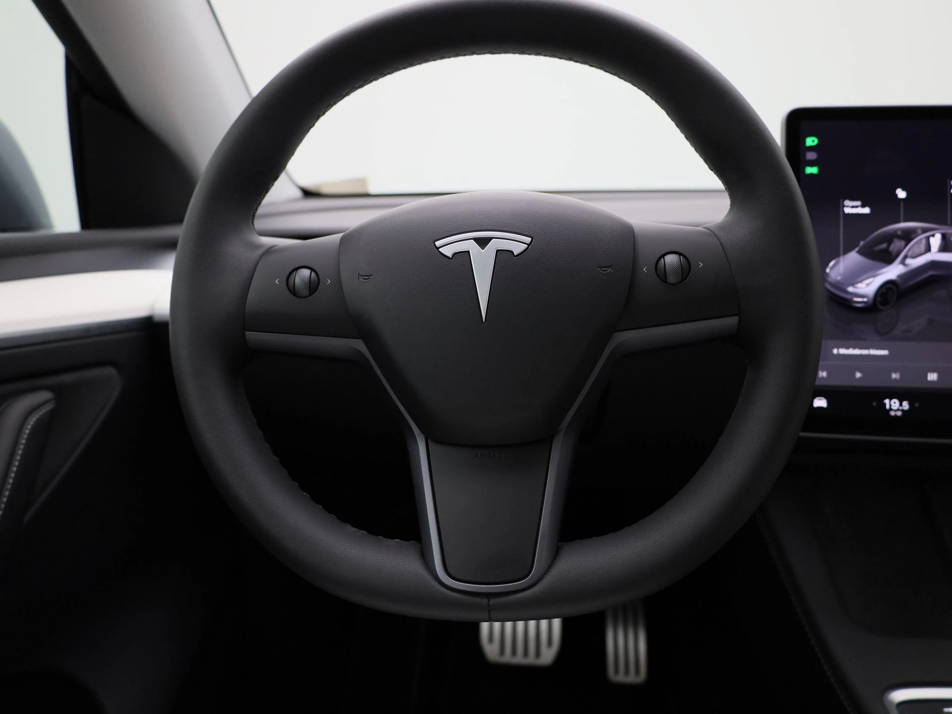 Tesla-Model Y-image-6