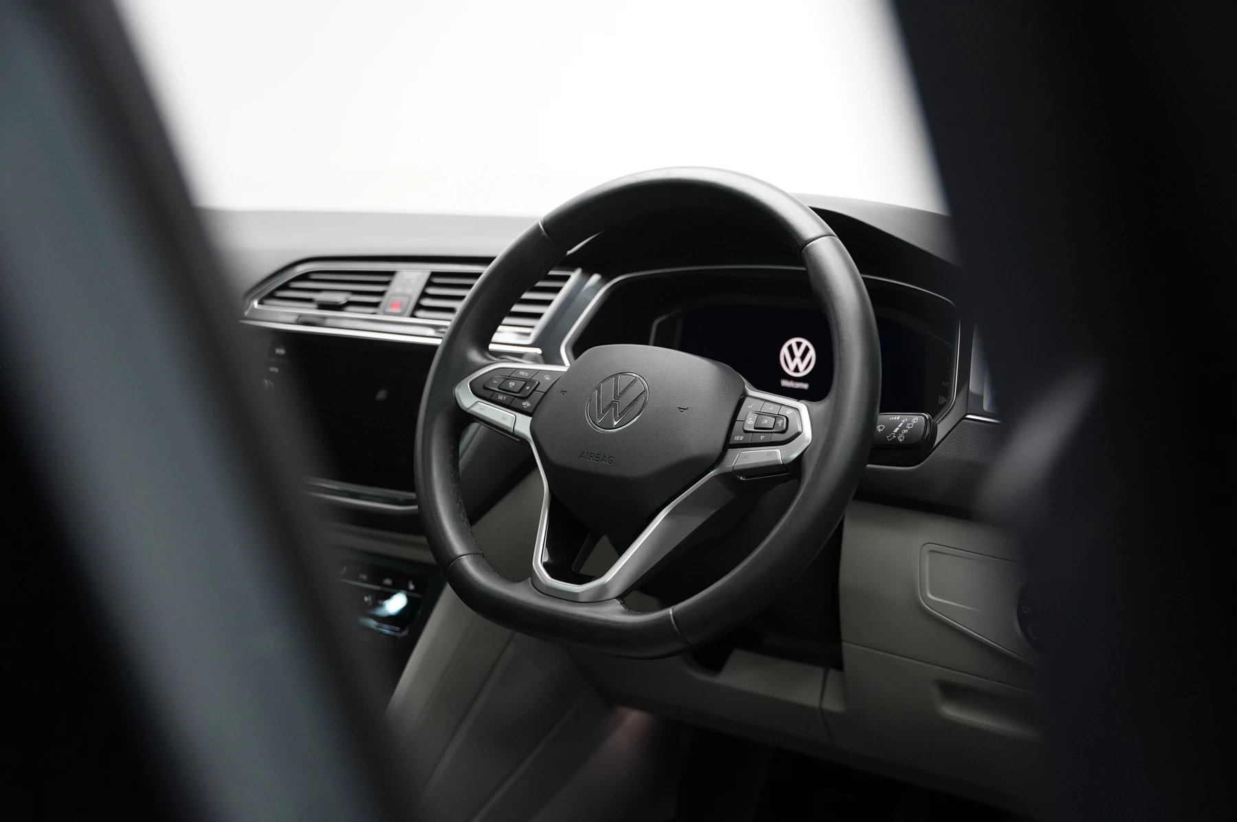 Volkswagen-Tiguan-image-16