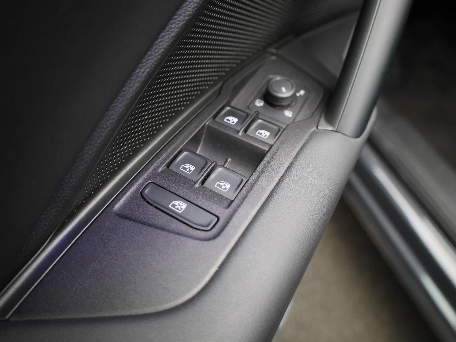 Volkswagen-Tiguan-image-28