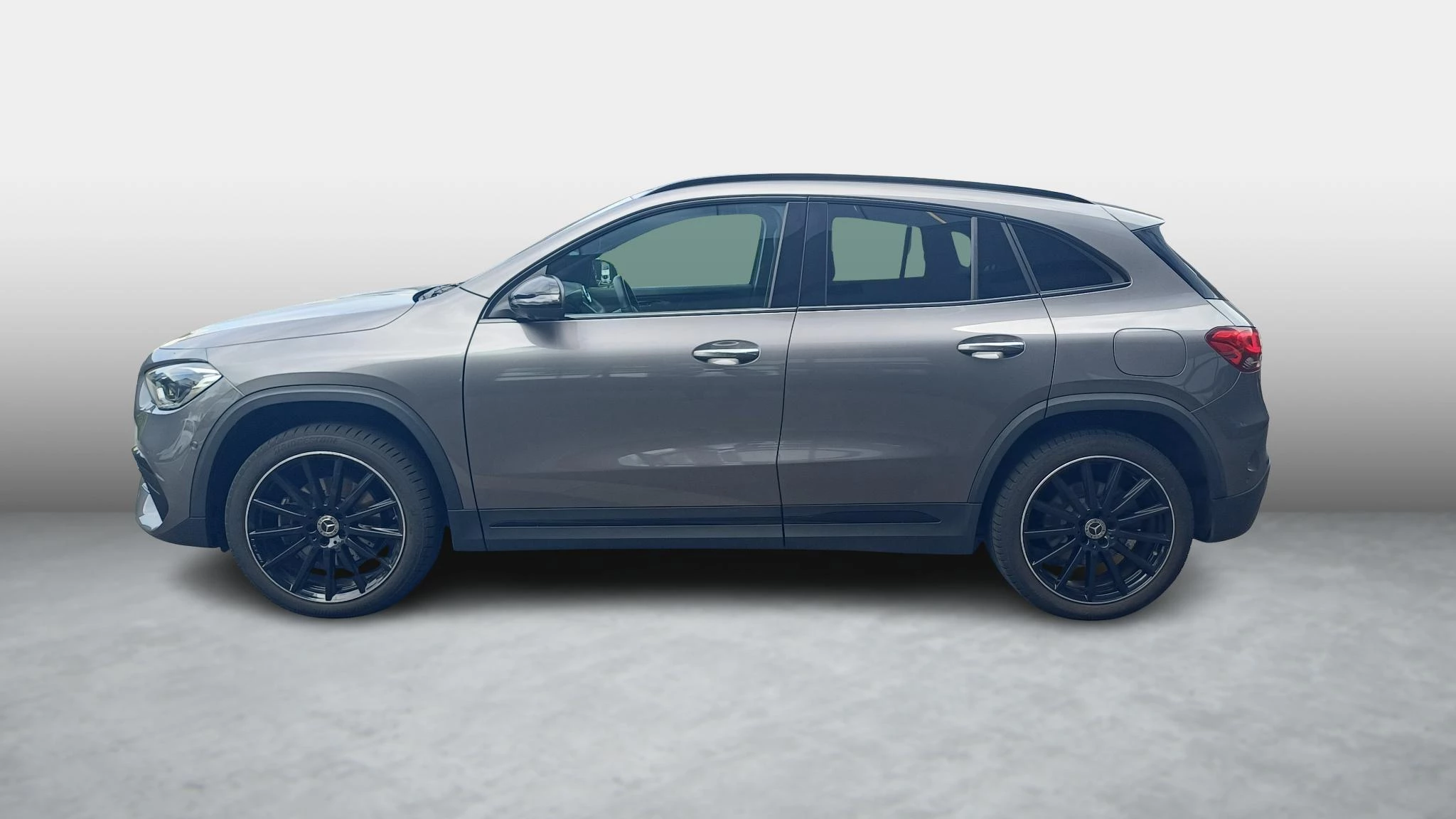 Mercedes-Benz GLA 250 e AMG Line + LEDER + PANO + MULTIBEAM + HEAD UP + CARPLAY +