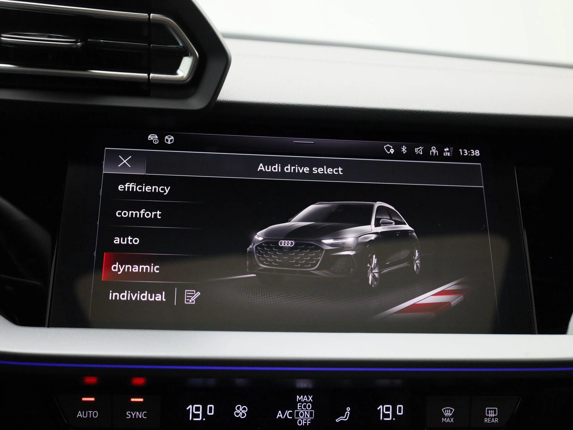 Audi A3 Sportback 45 TFSI e S edition Competition 272 PK