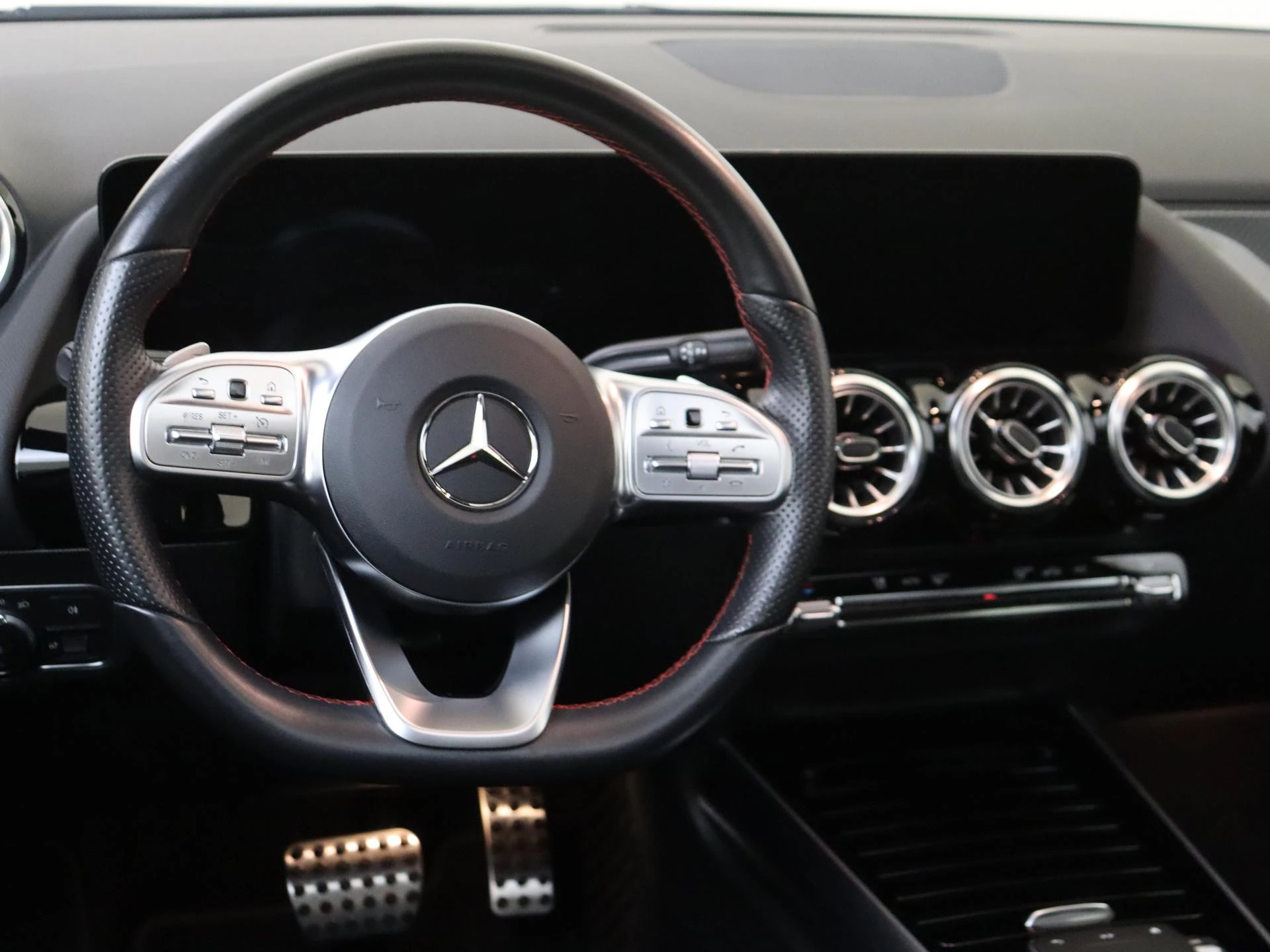 Mercedes-Benz-GLA-image-9