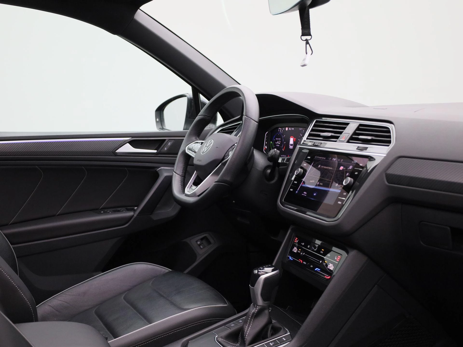 Volkswagen-Tiguan-image-39