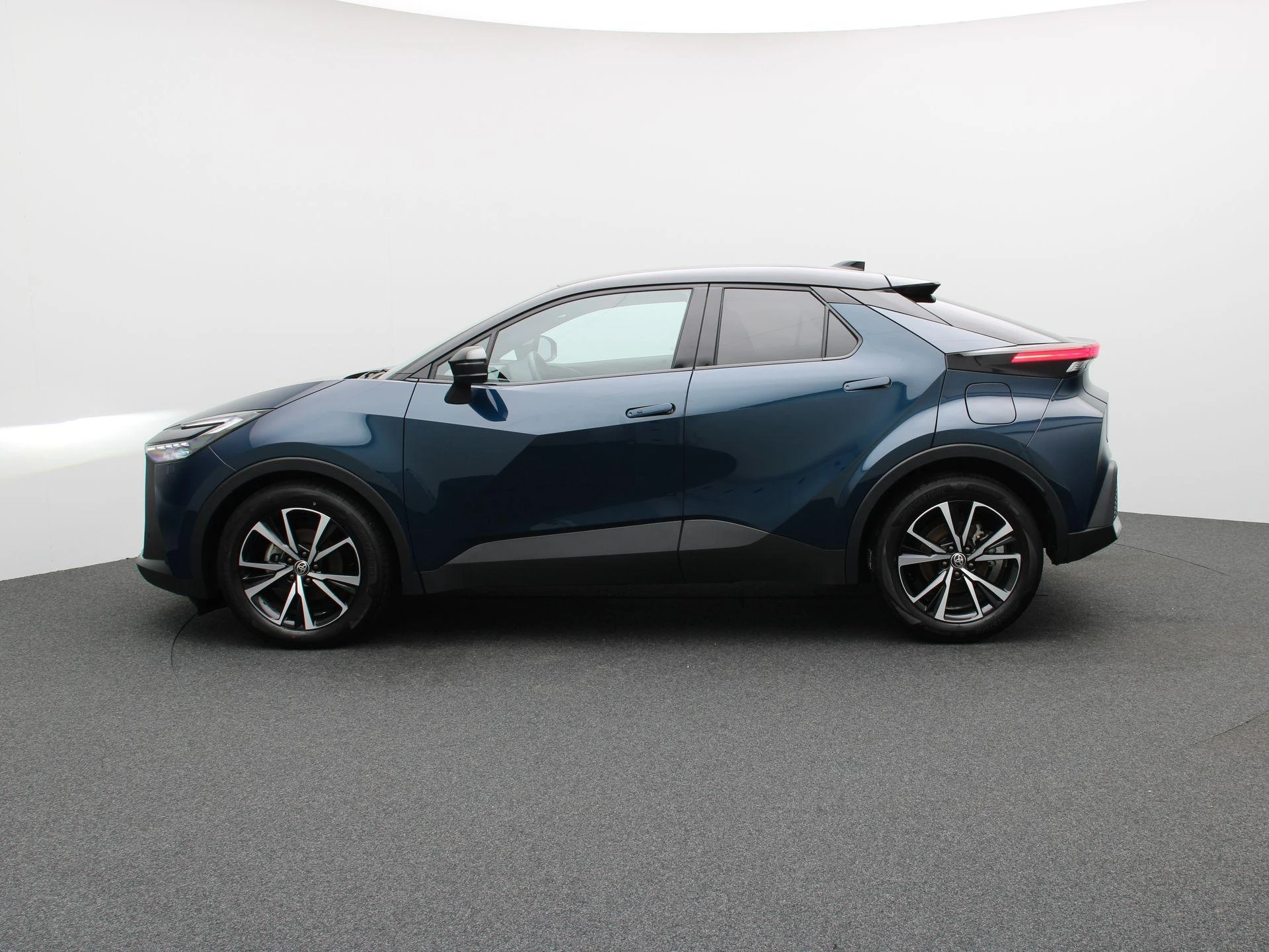 Toyota-C-HR-image-4