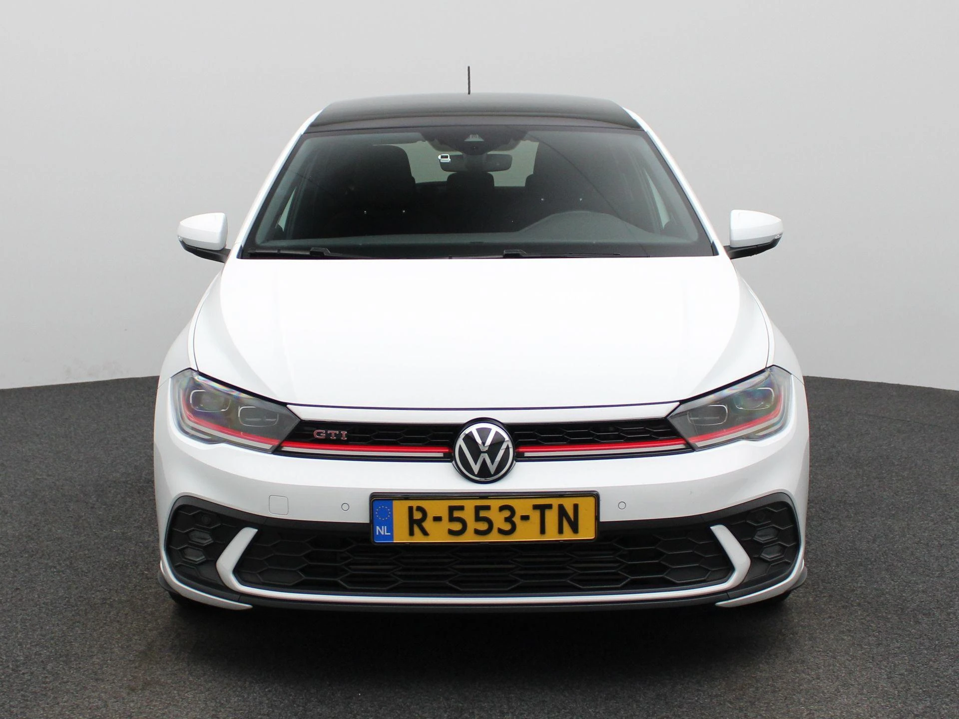 Volkswagen-Polo-image-2