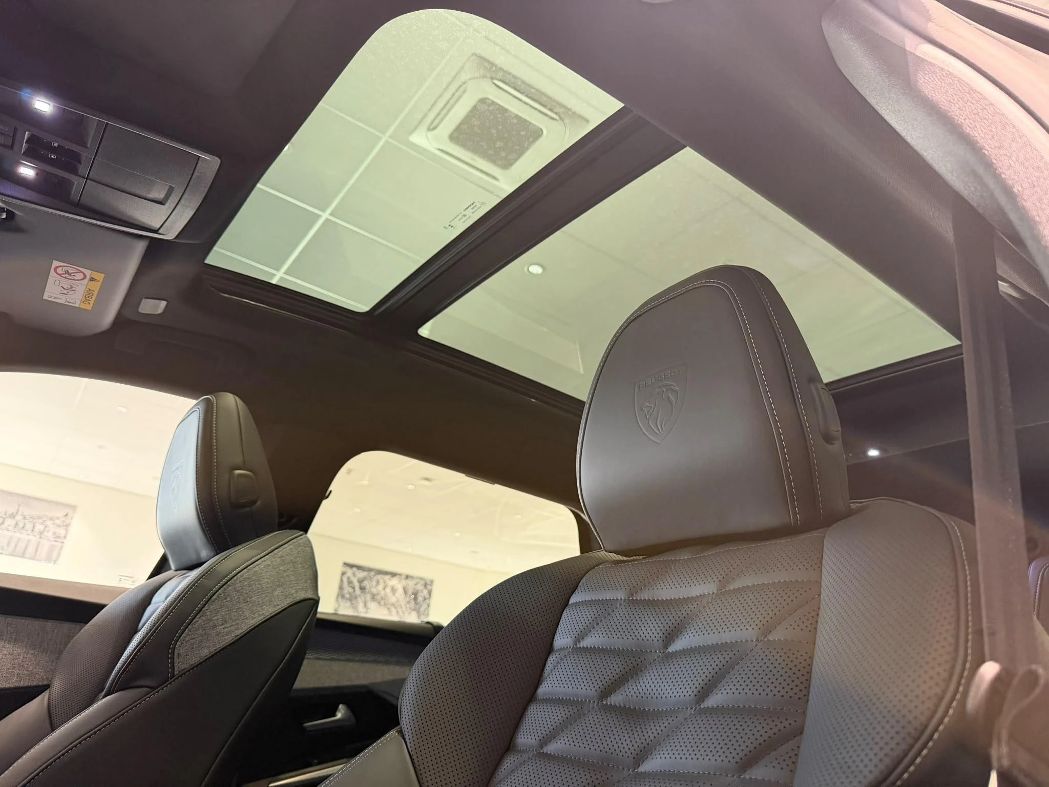 Peugeot-e-5008-image-13