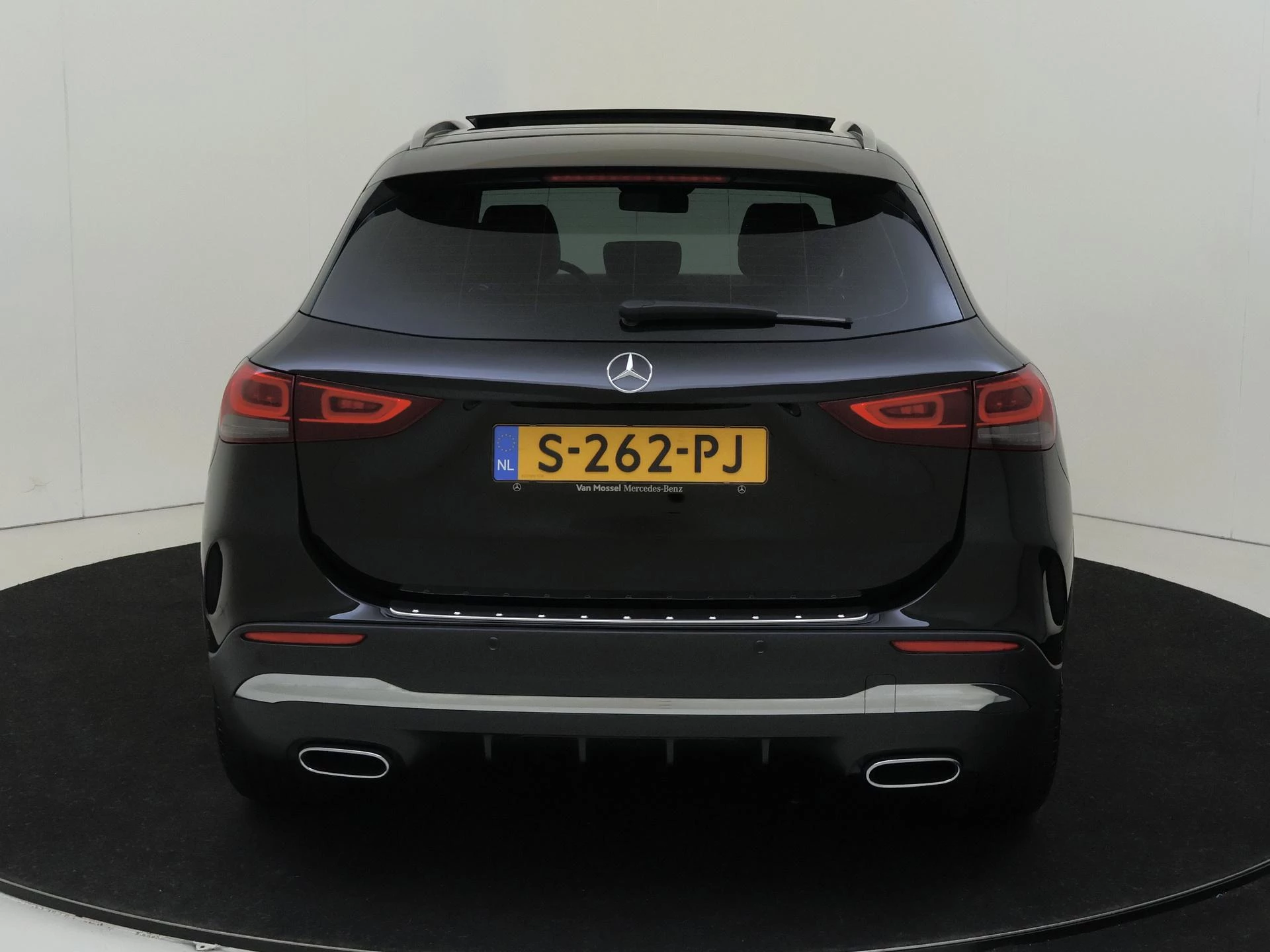 Mercedes-Benz-GLA-image-7