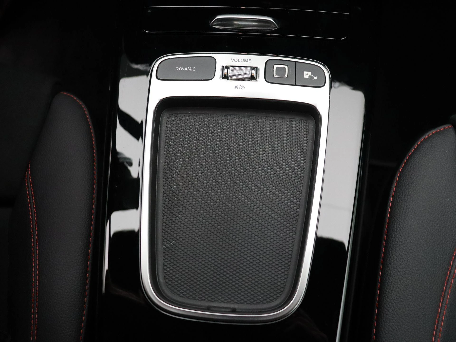 Mercedes-Benz Classe A 250 e AMG Line + MULTIBEAM LED + PANORAMISCH DAK + CARPLAY +