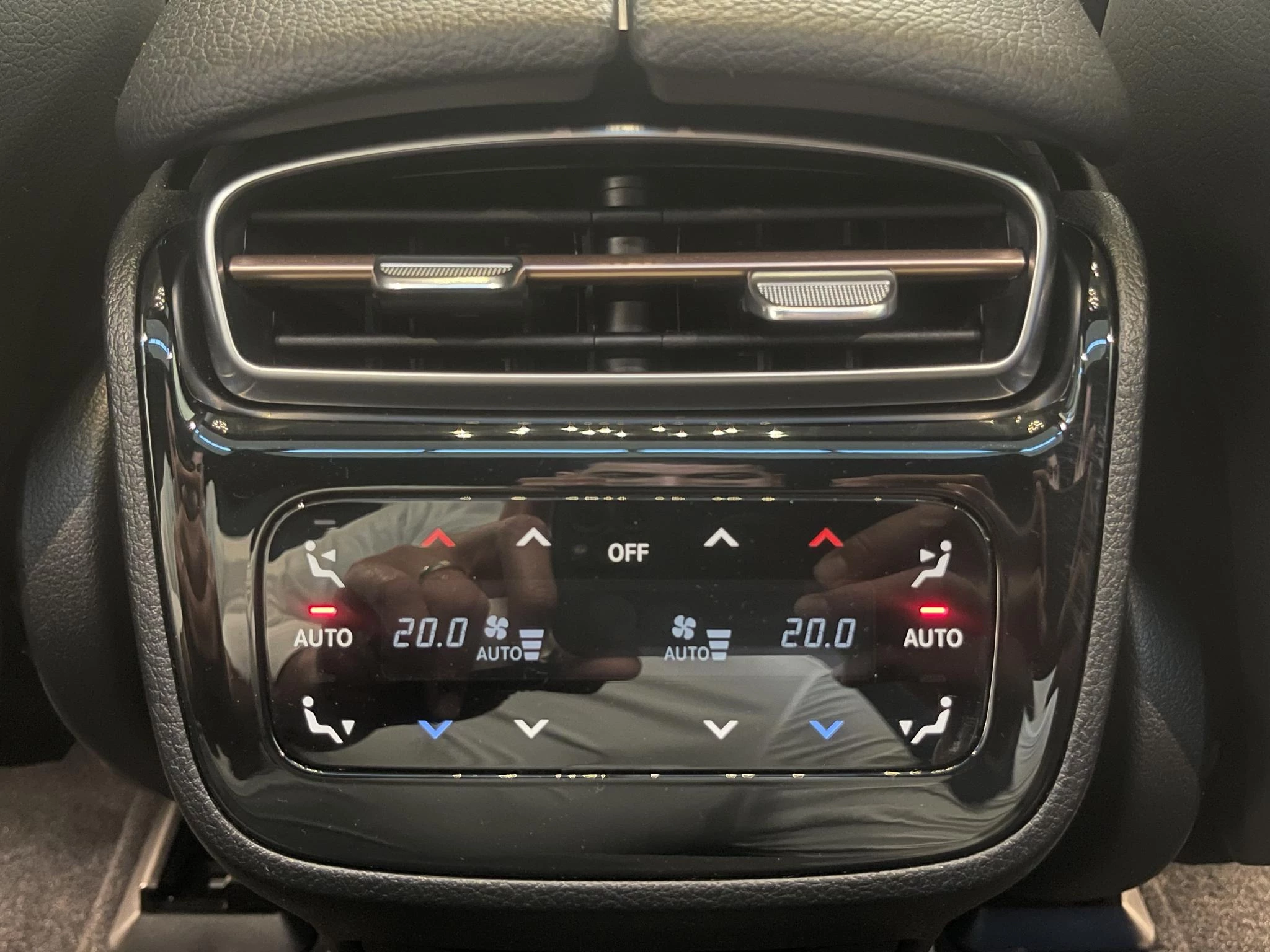 Mercedes-Benz-EQE-image-18