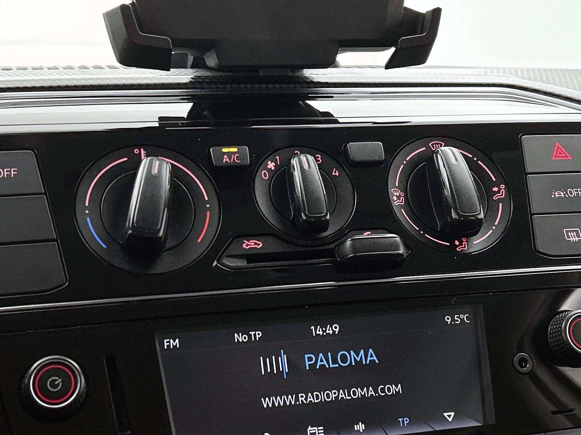 Volkswagen-up!-image-17