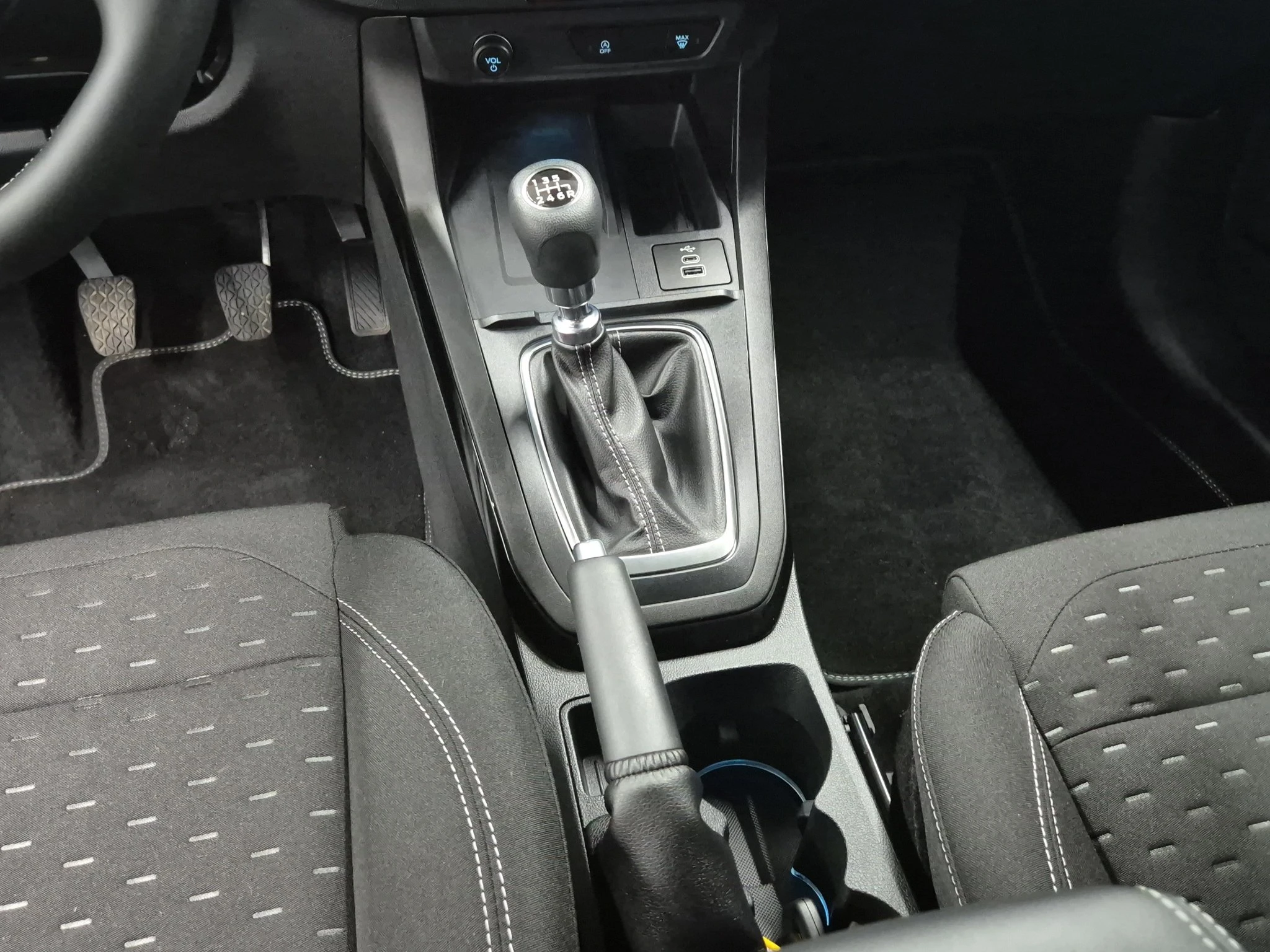 Ford-Puma-image-13