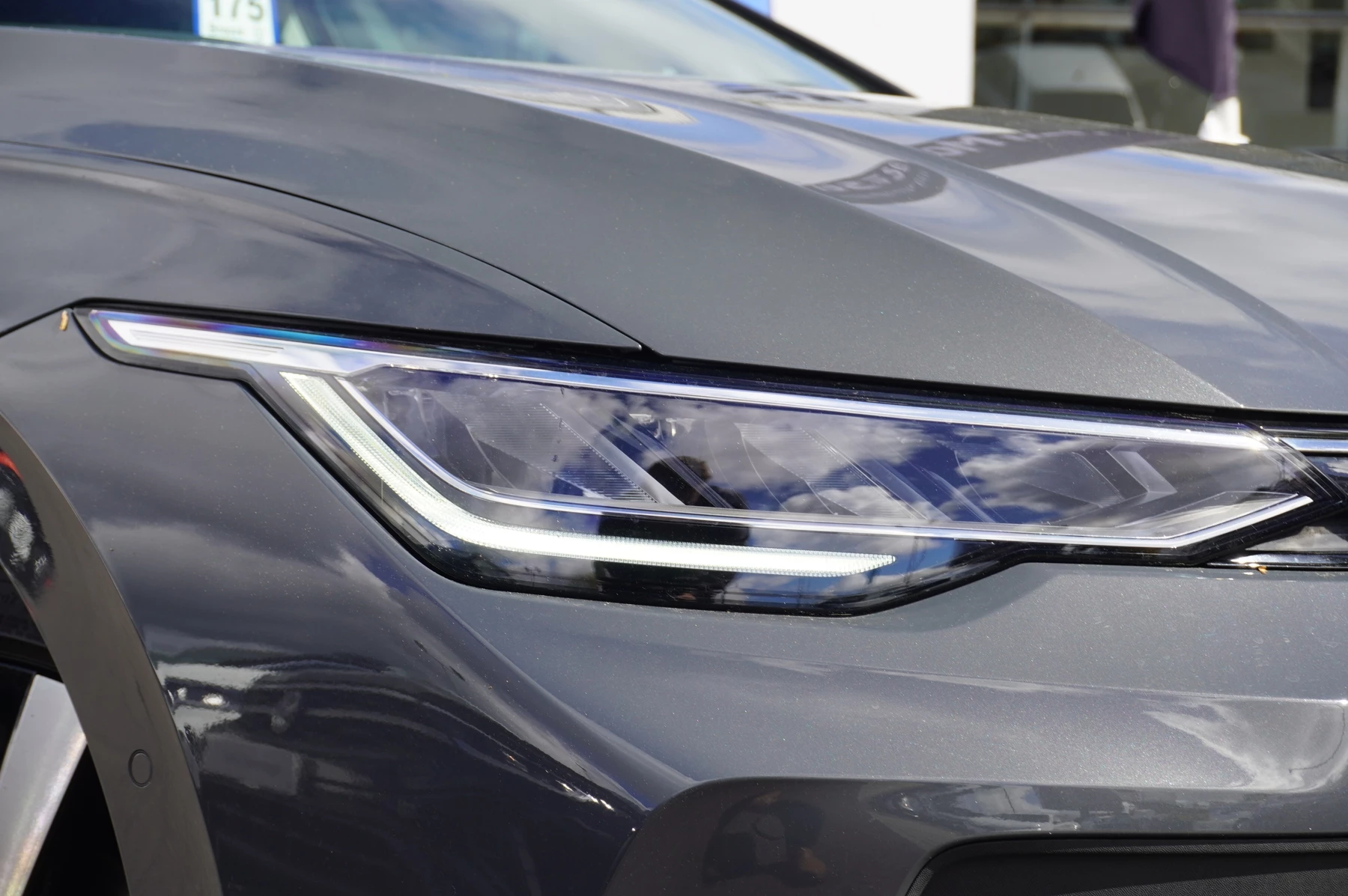 Volkswagen-Golf-image-23