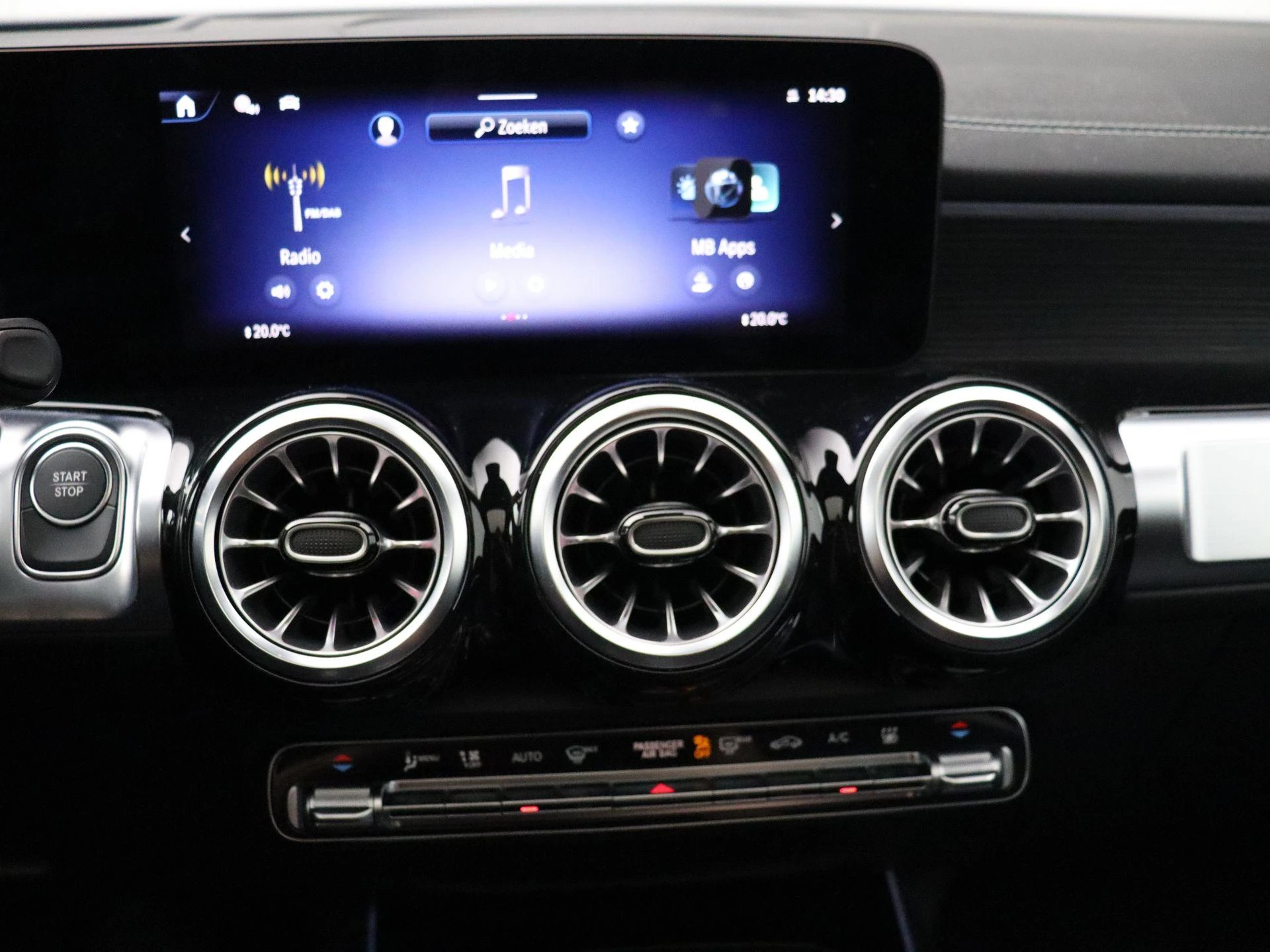 Mercedes-Benz-EQB-image-18