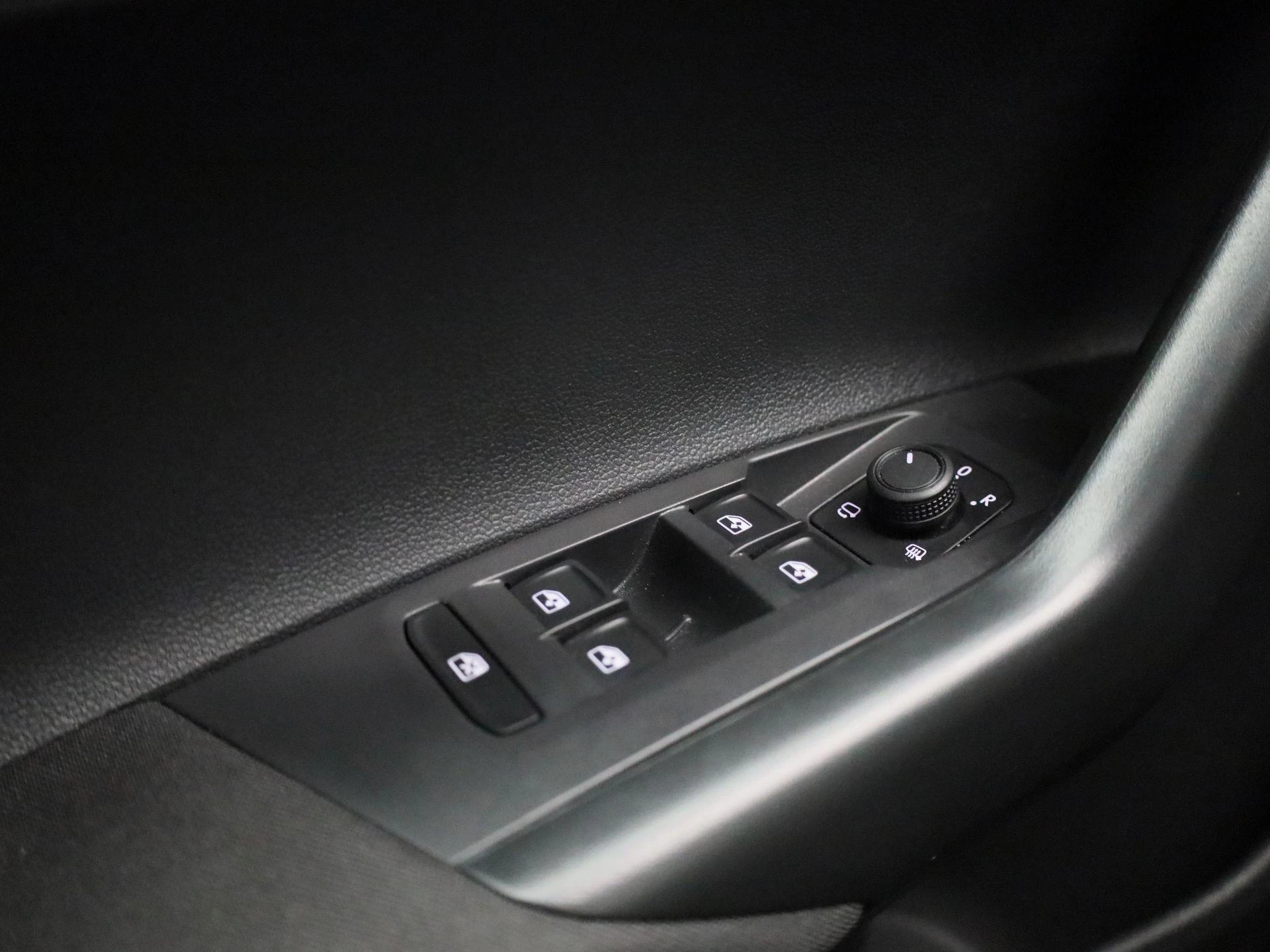 Volkswagen-Polo-image-24