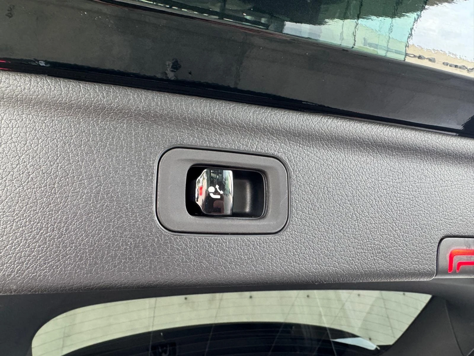 Mercedes-Benz-EQE-image-20