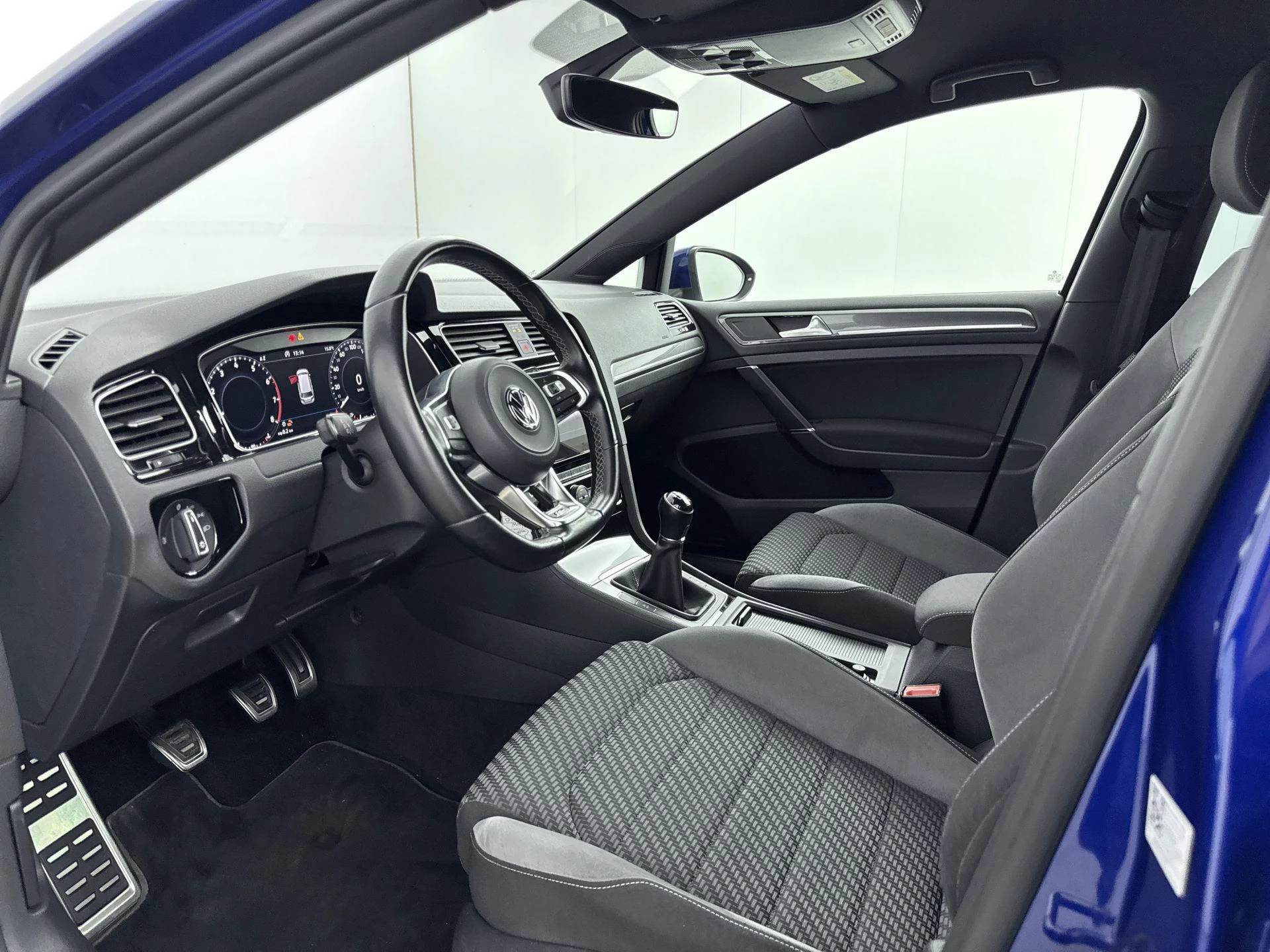 Volkswagen-Golf-image-7