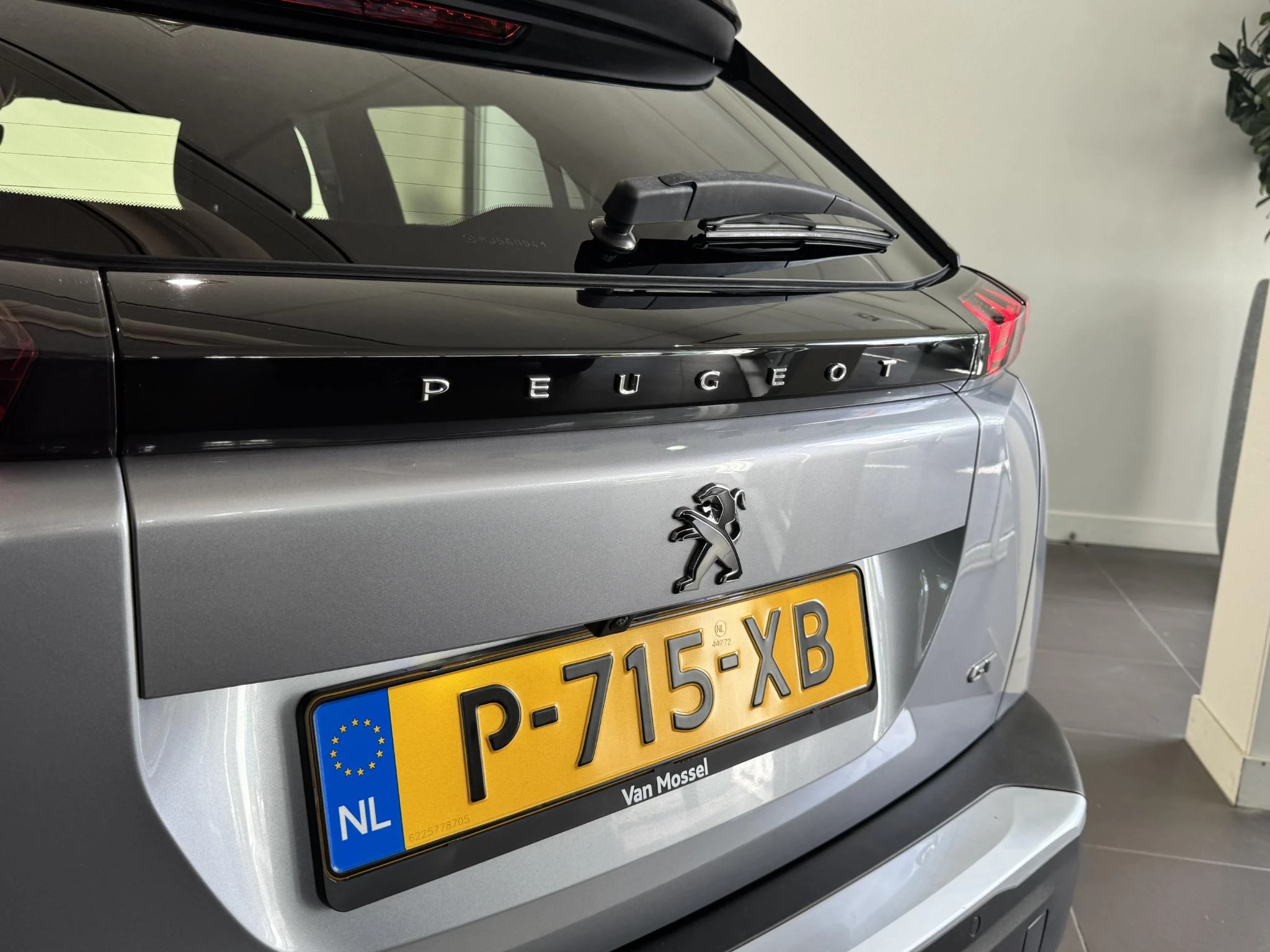 Peugeot-e-2008-image-10