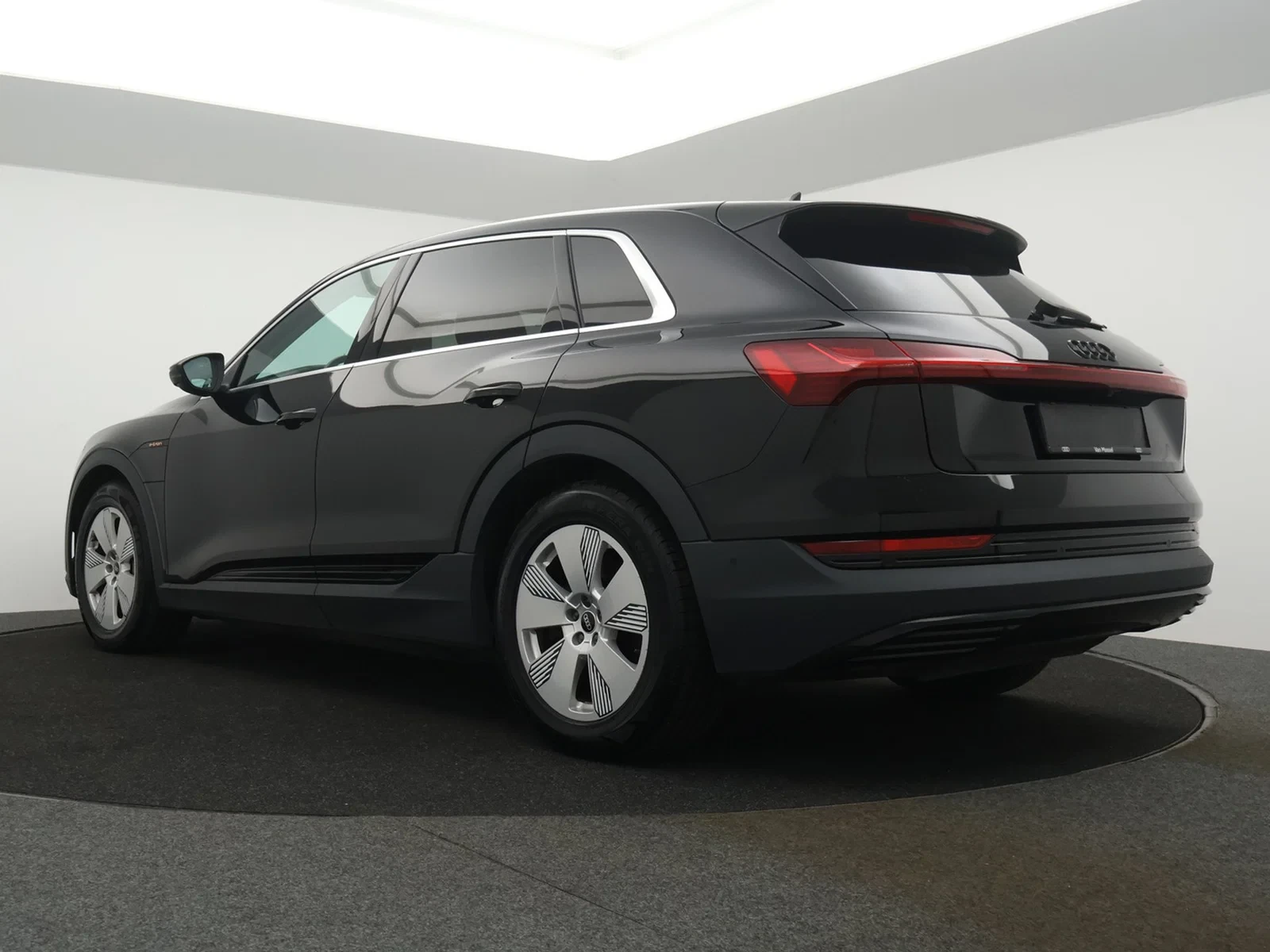 Audi-e-tron-image-4