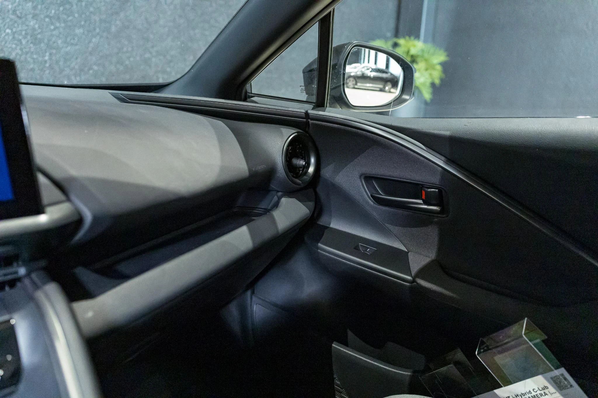 Toyota C-HR 1.8 VVT i-Hybrid C-Lub Mono-Tone E-CVT