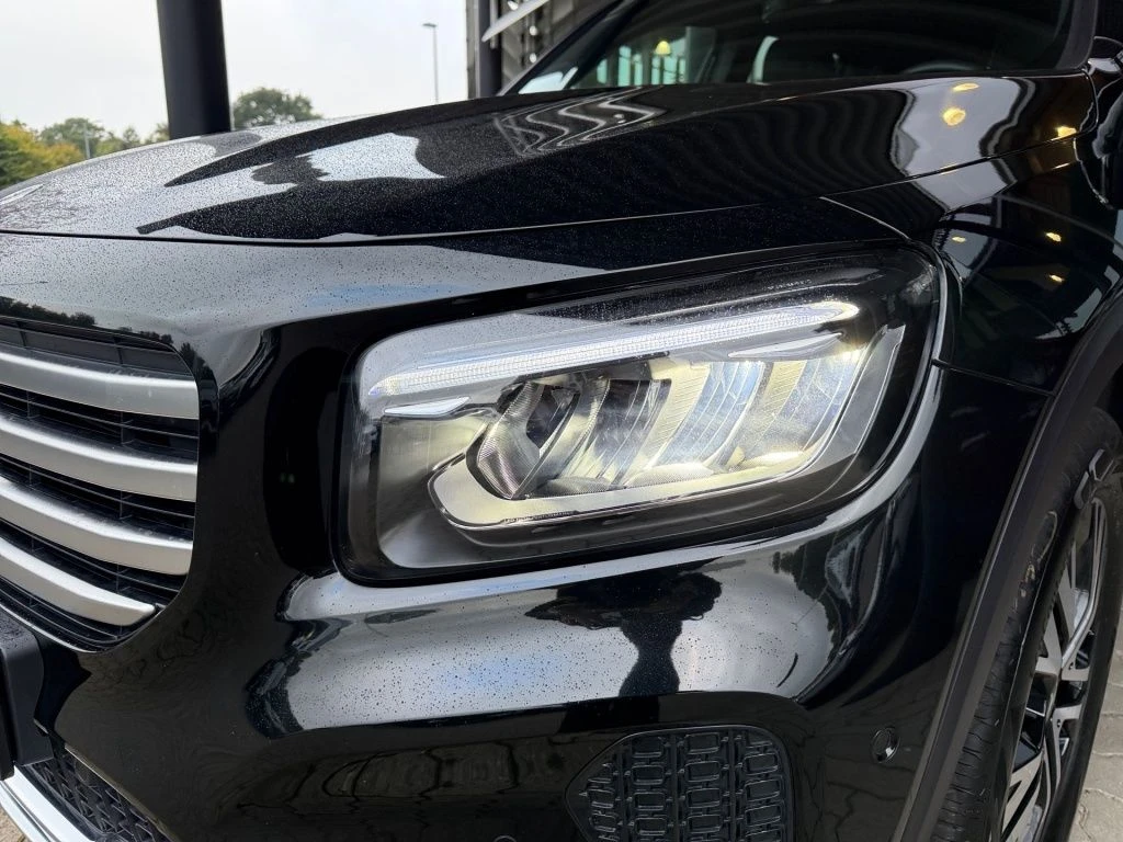 Mercedes-Benz-GLB 200 d-image-4