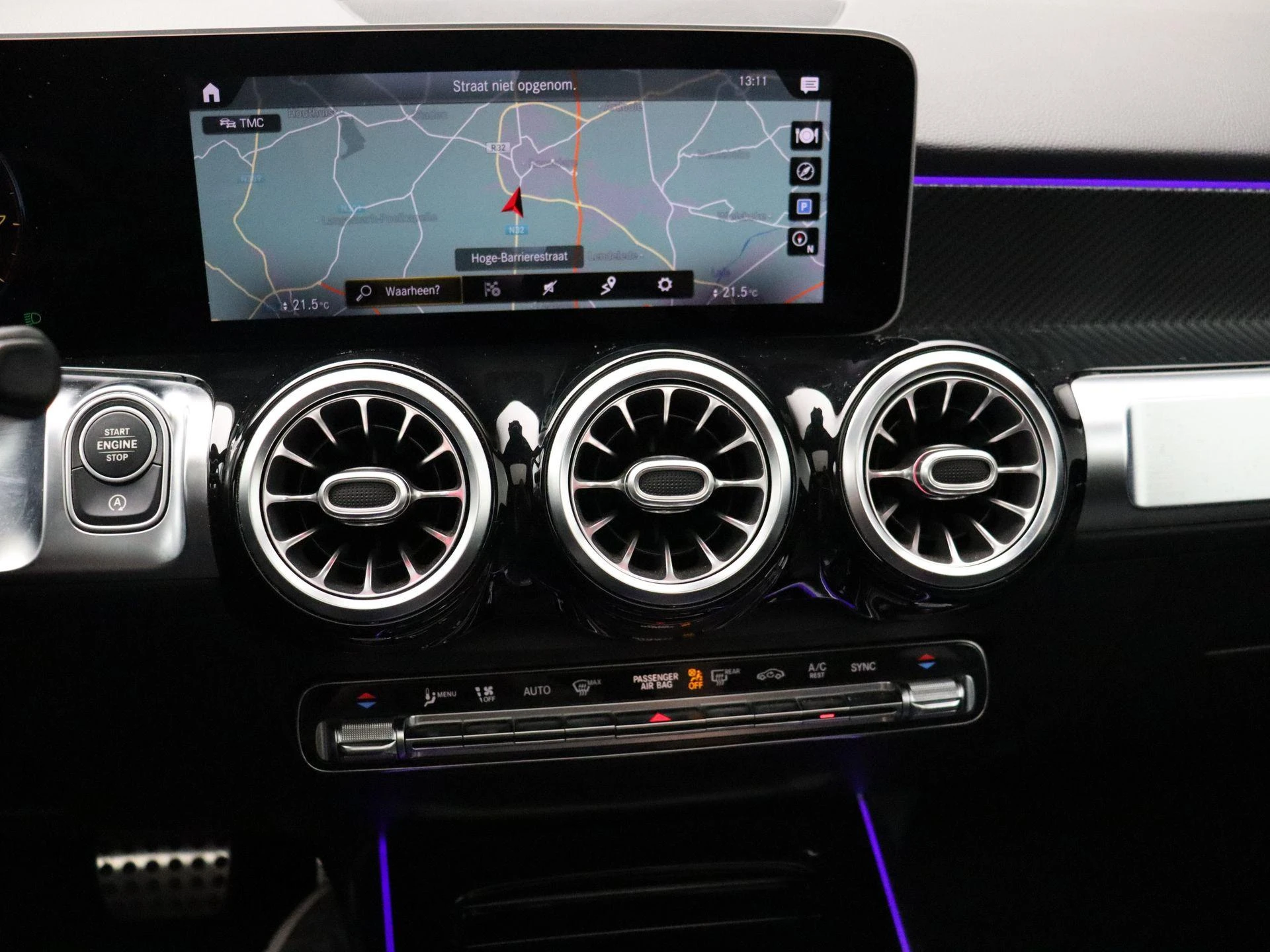 Mercedes-Benz-GLB-image-19