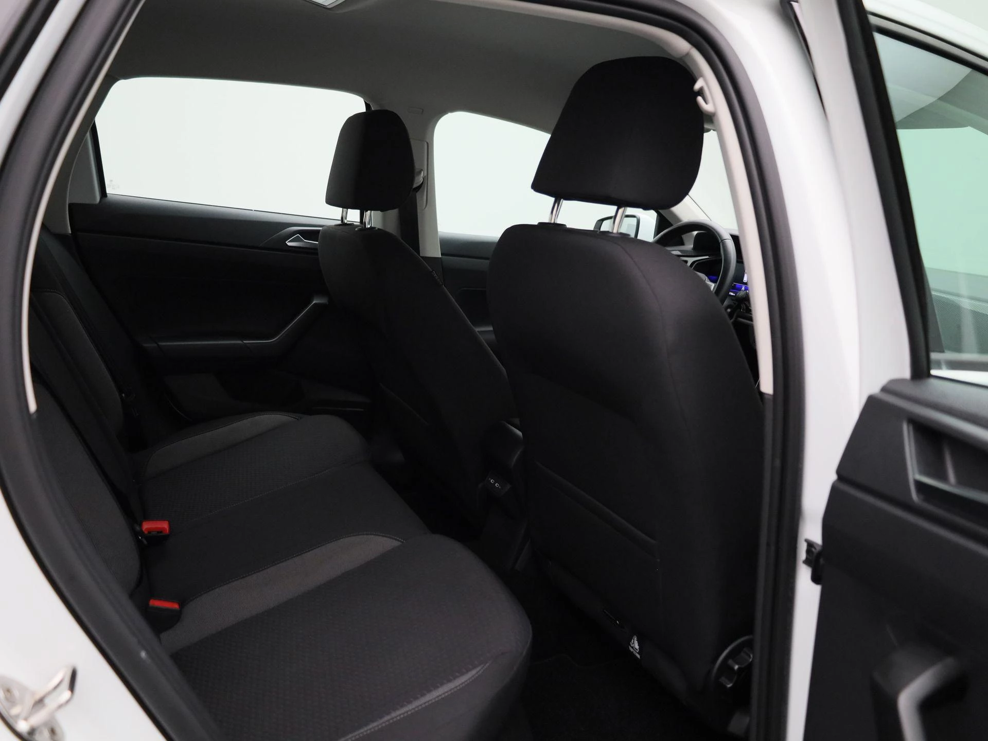 Volkswagen-Polo-image-32