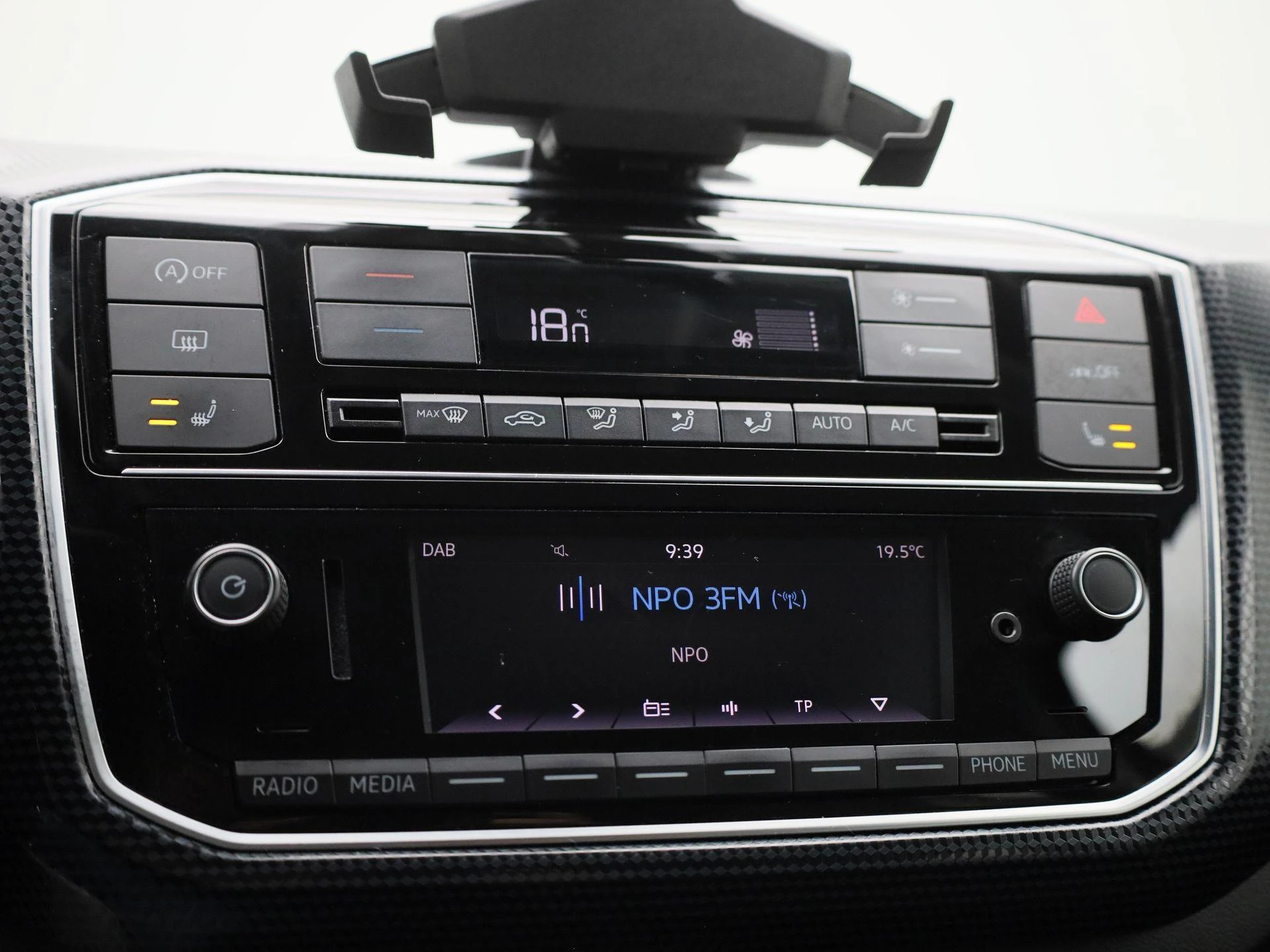 Volkswagen-up!-image-17