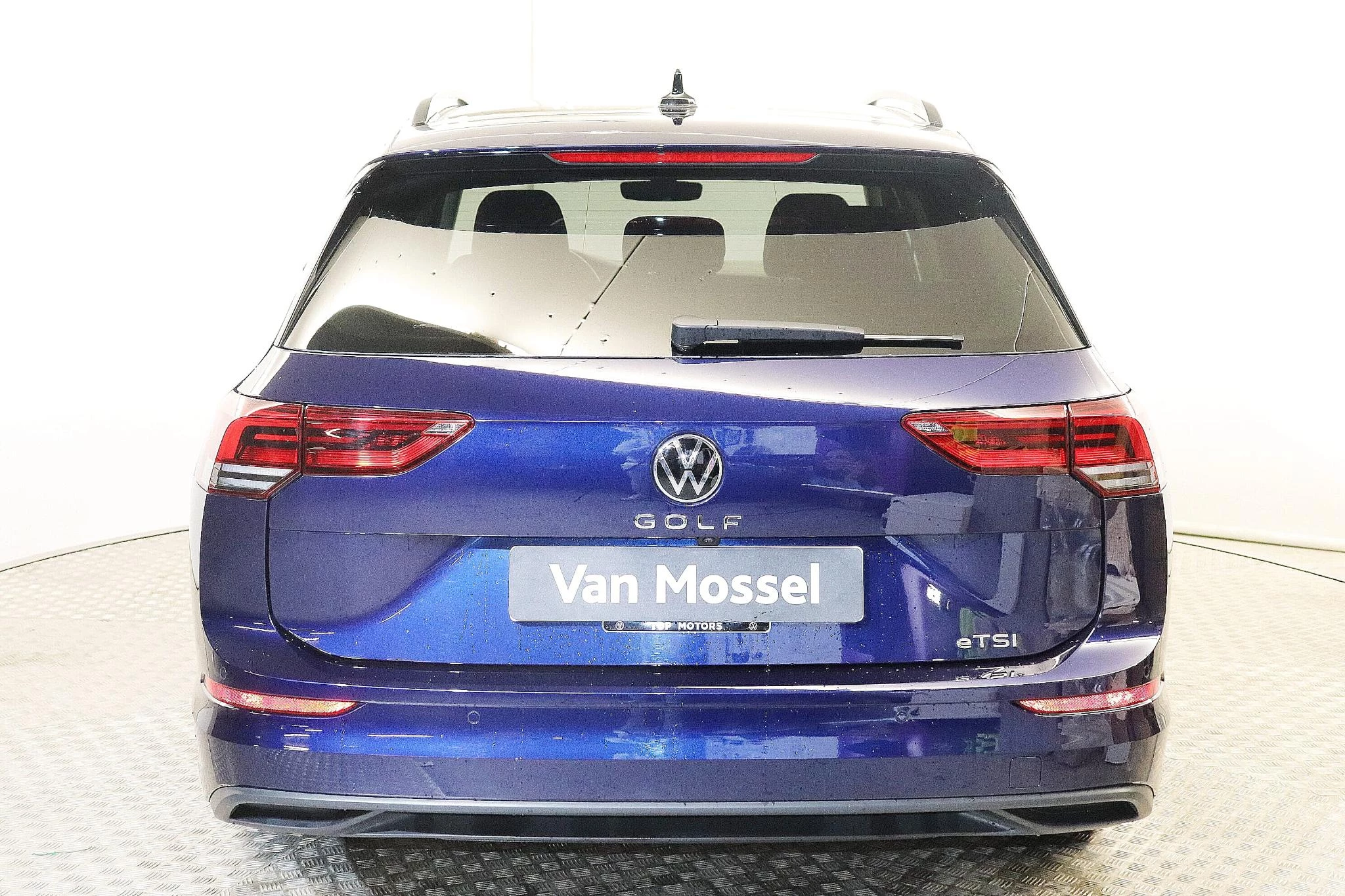Volkswagen-Golf-image-4