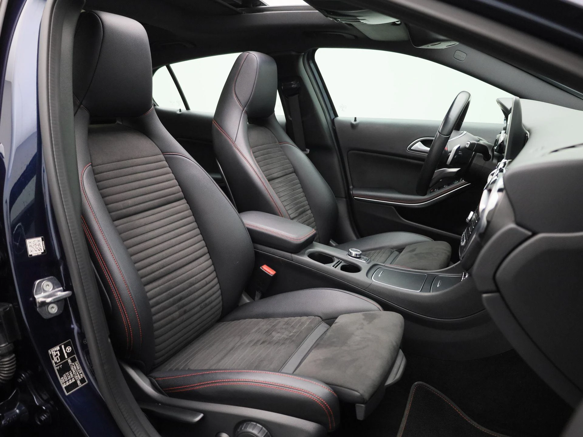 Mercedes-Benz-GLA-image-39