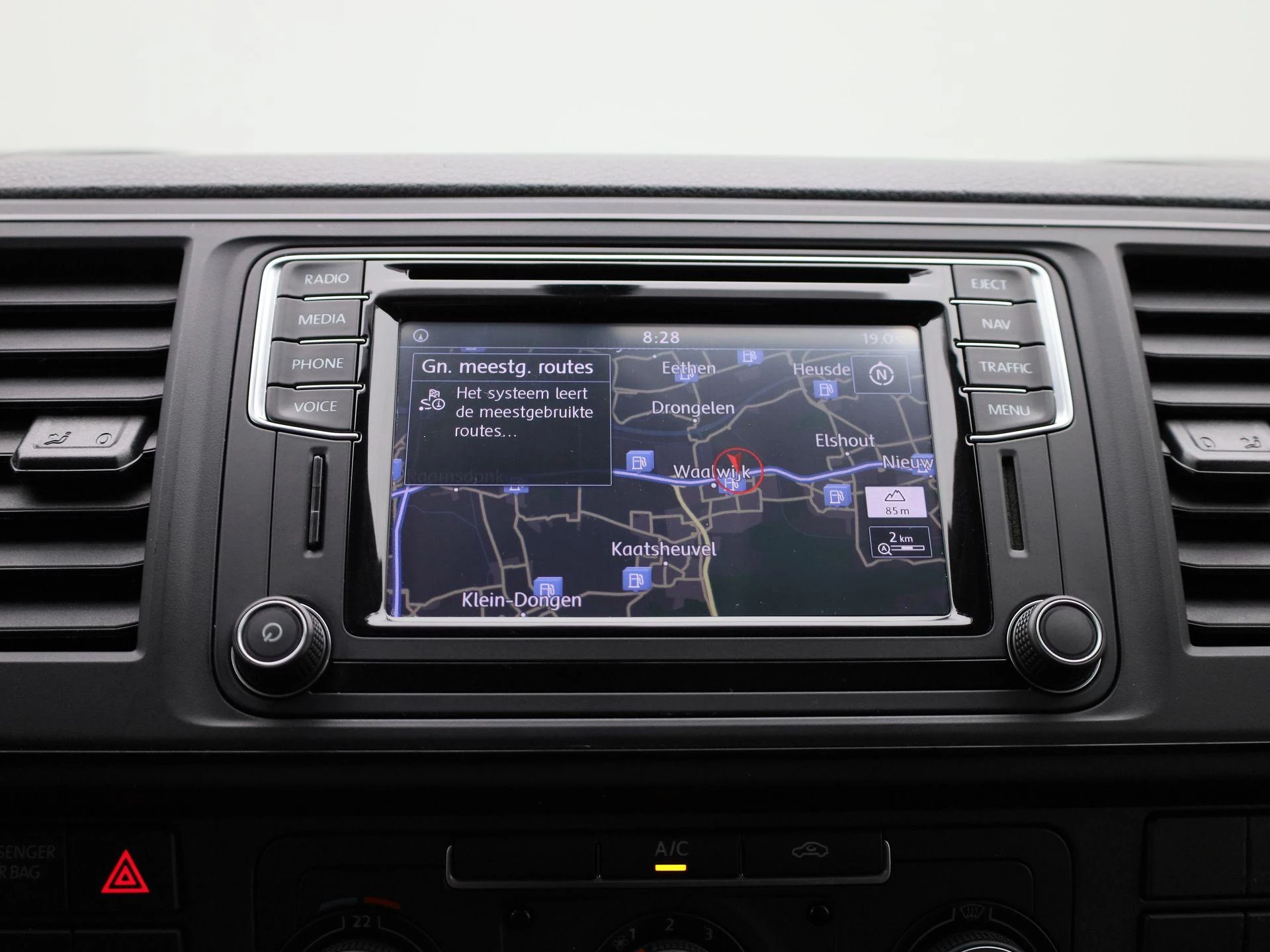 Volkswagen-Transporter-image-22