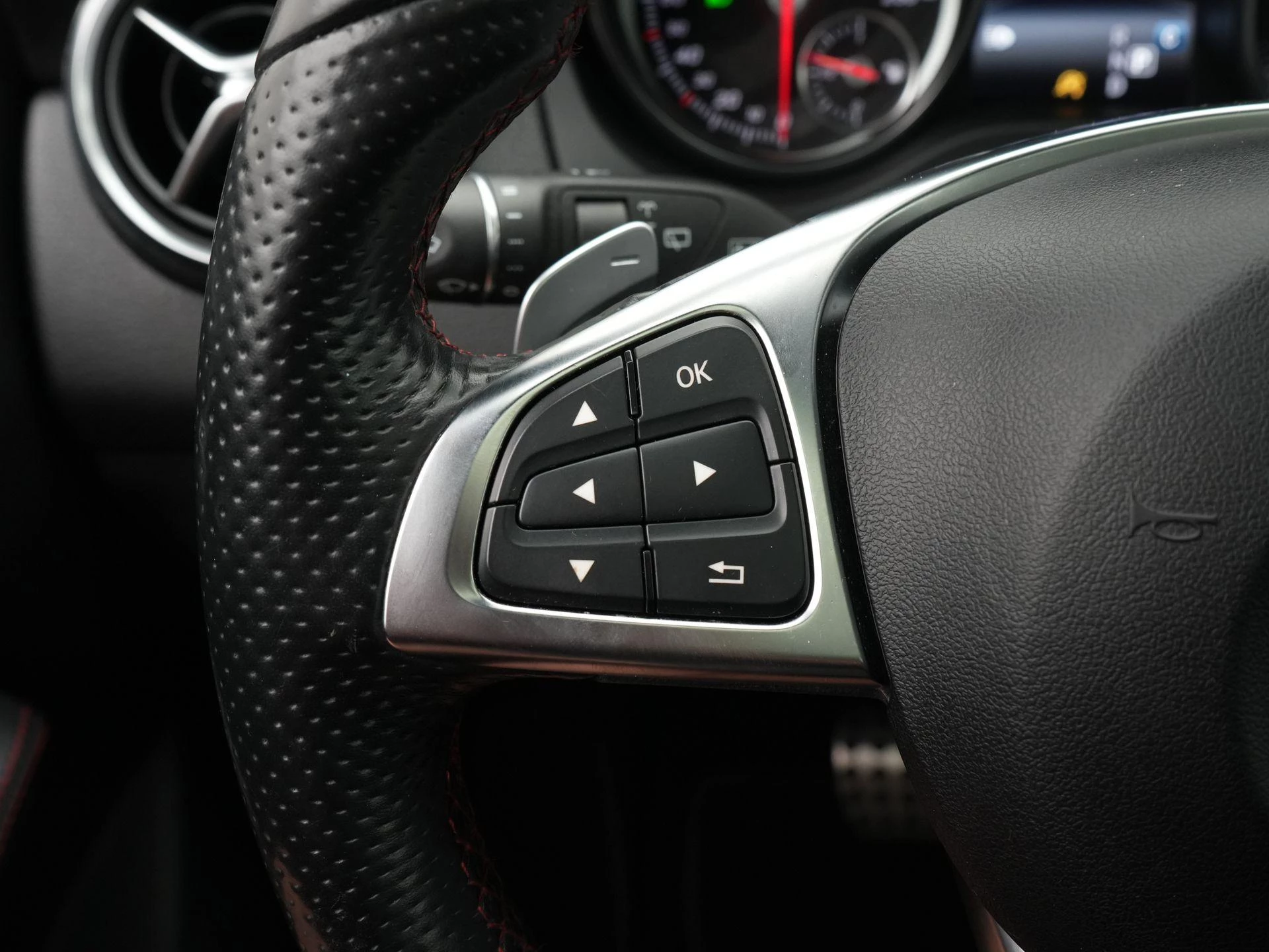 Mercedes-Benz GLA 180 Premium Plus