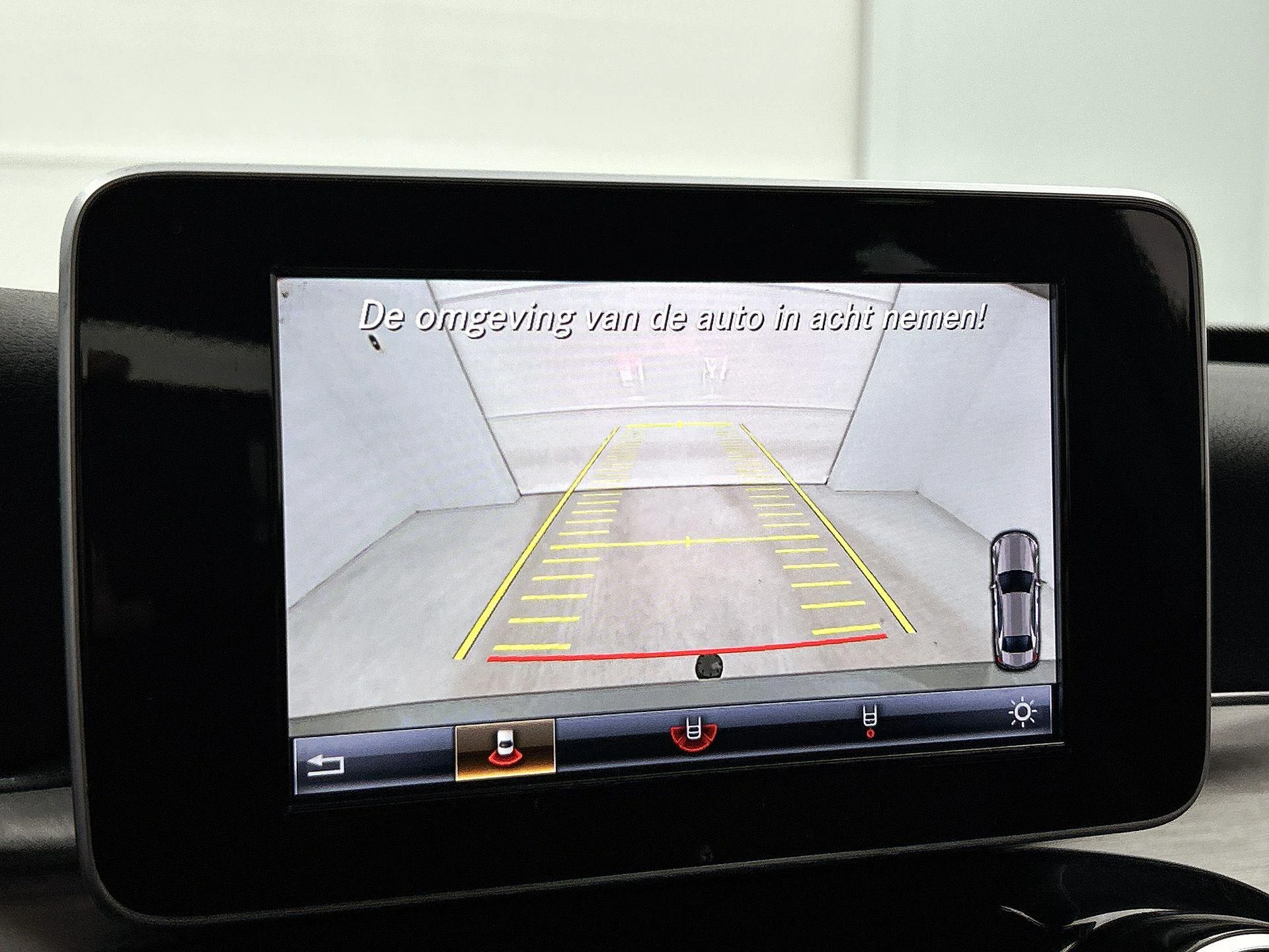 Mercedes-Benz-C-Klasse-image-16