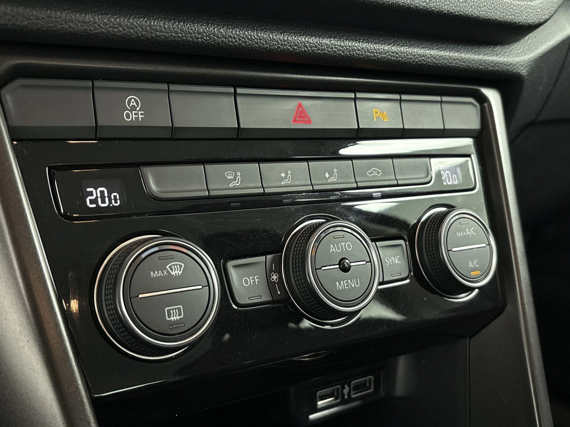 Volkswagen-T-Roc-image-14