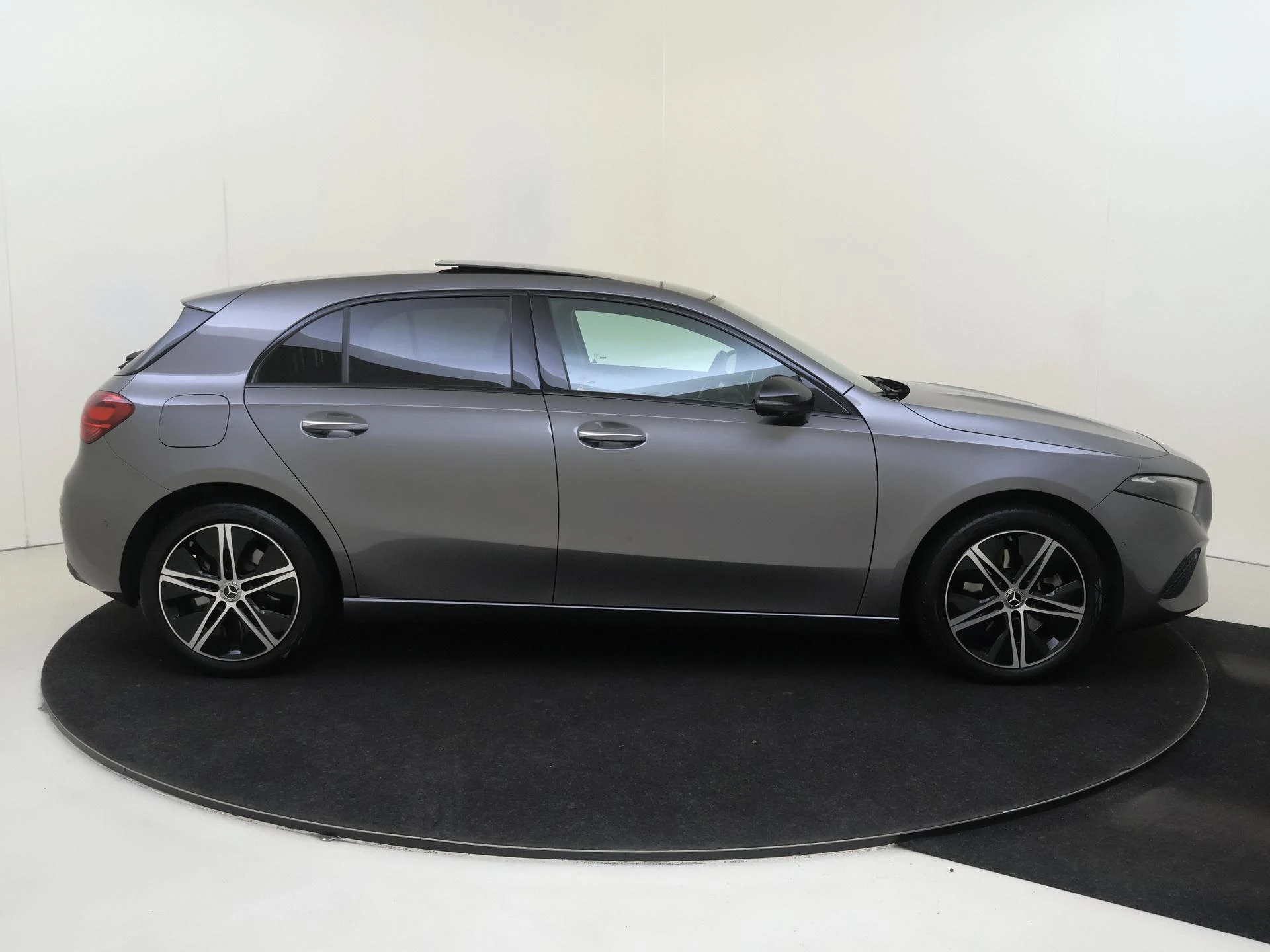 Mercedes-Benz-A-Klasse-image-8