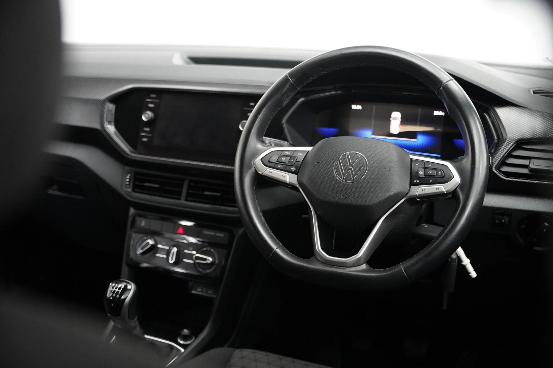 Volkswagen-T-Cross-image-8