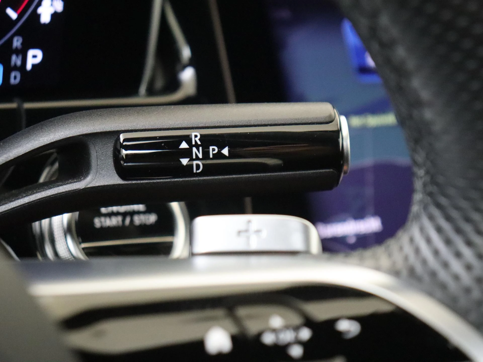 Mercedes-Benz-E-Klasse-image-13