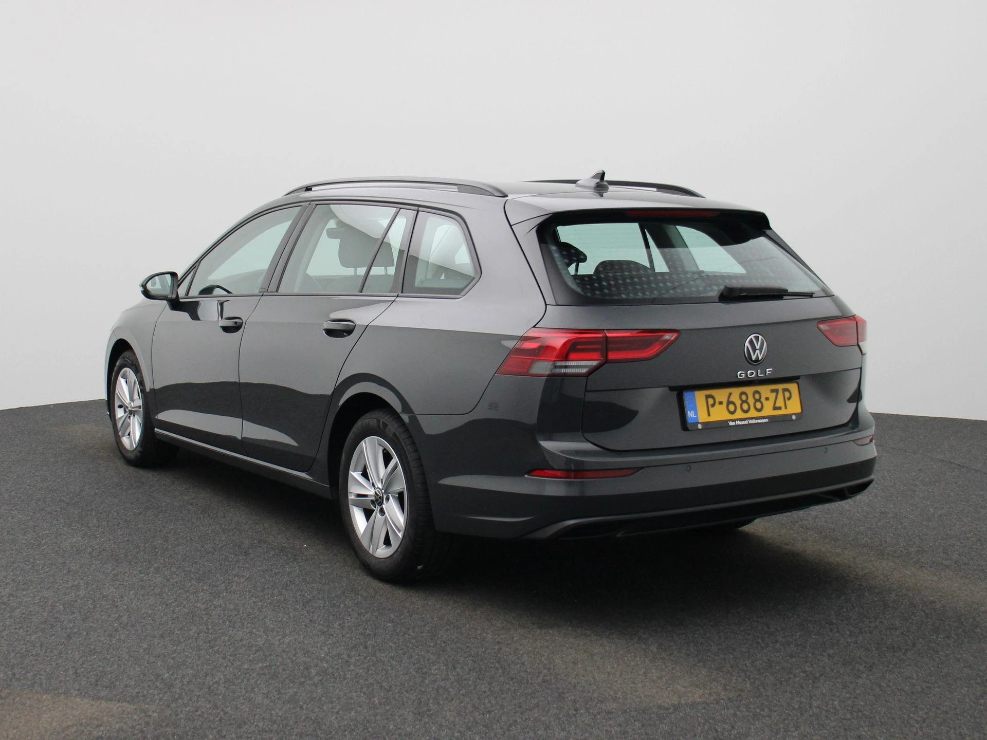 Volkswagen-Golf-image-3