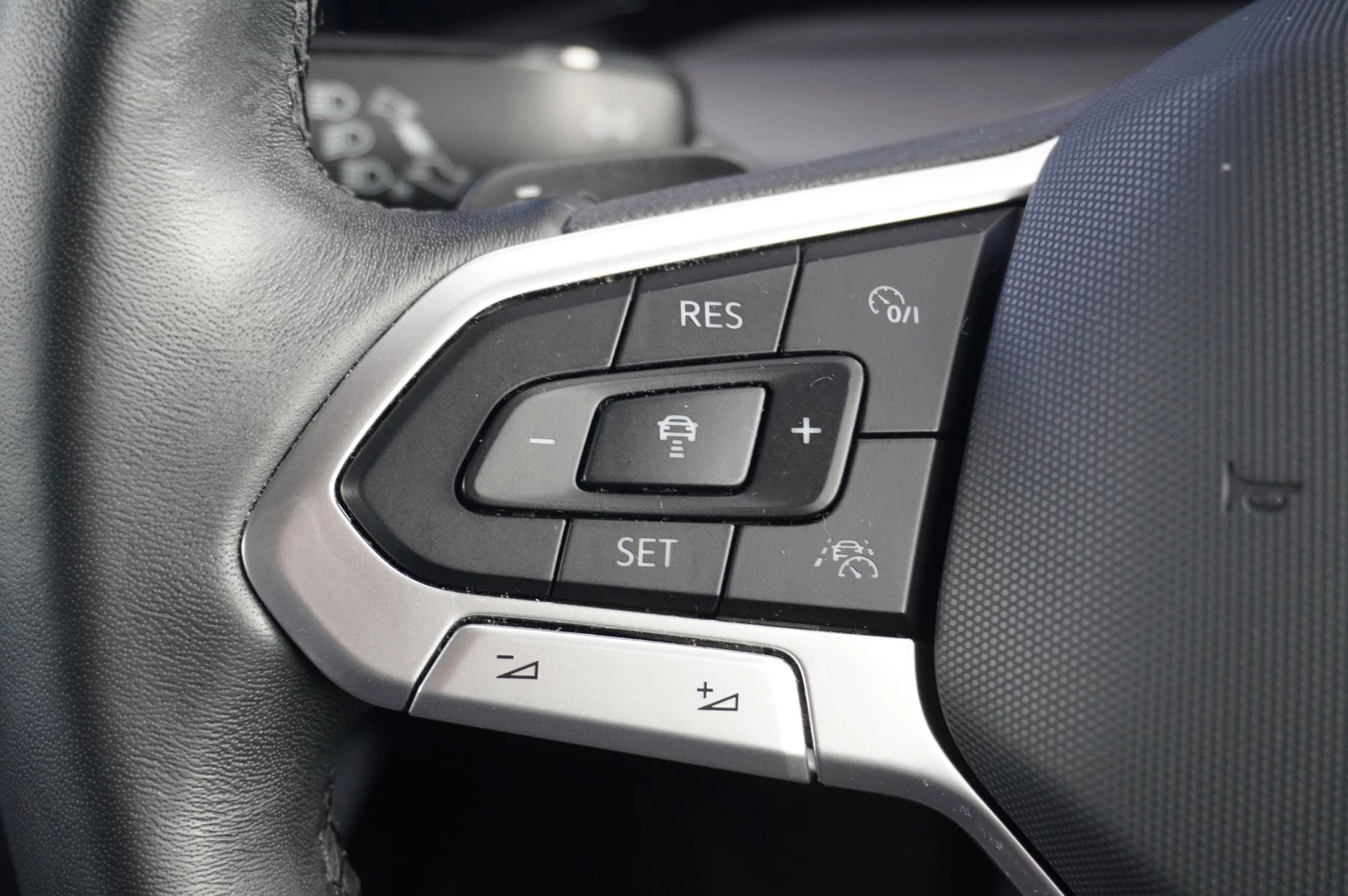 Volkswagen-Golf-image-26