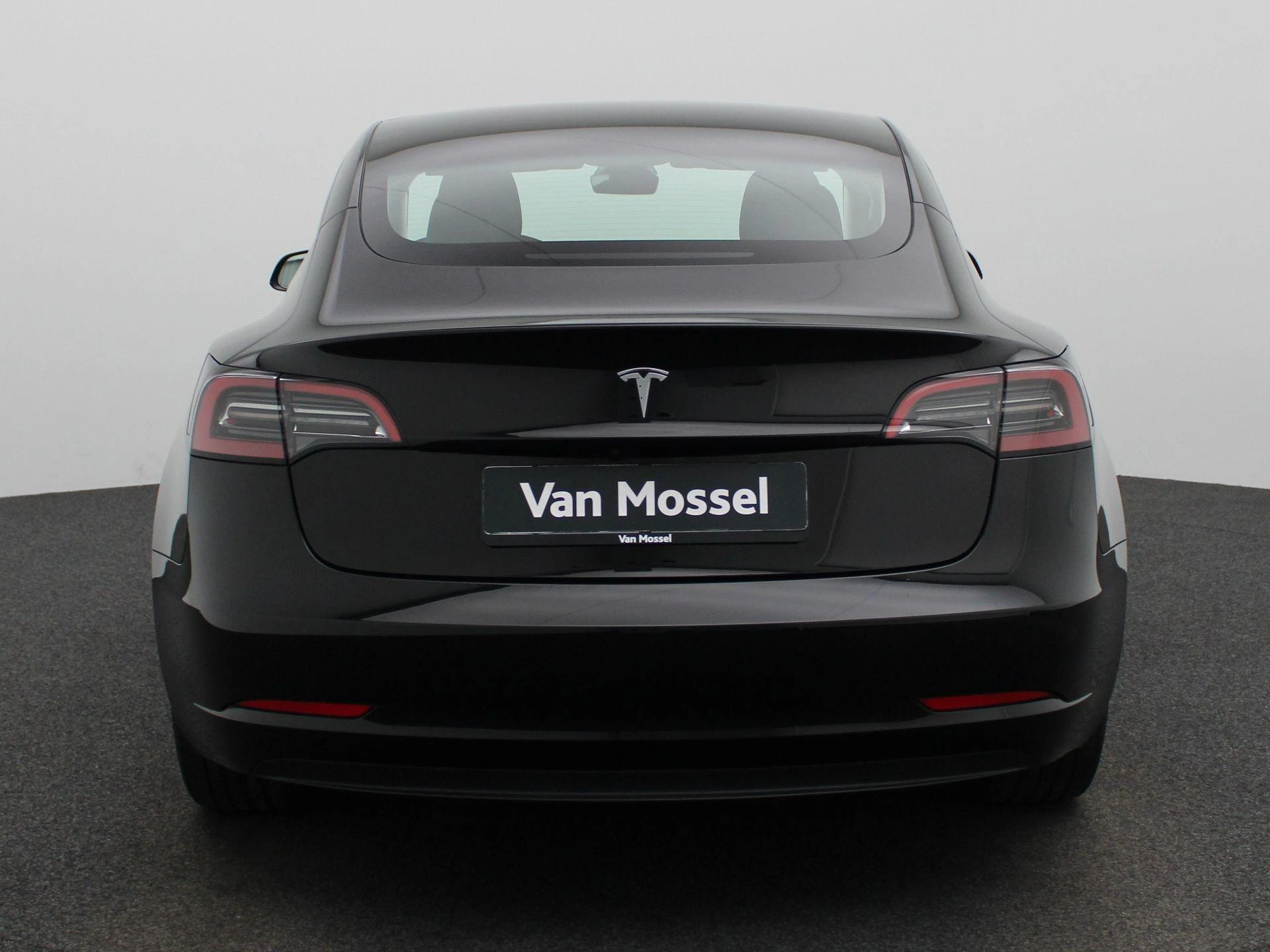 Tesla-Model 3-image-4
