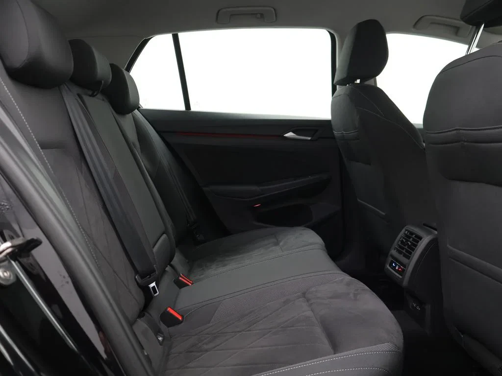Volkswagen-Golf-image-10