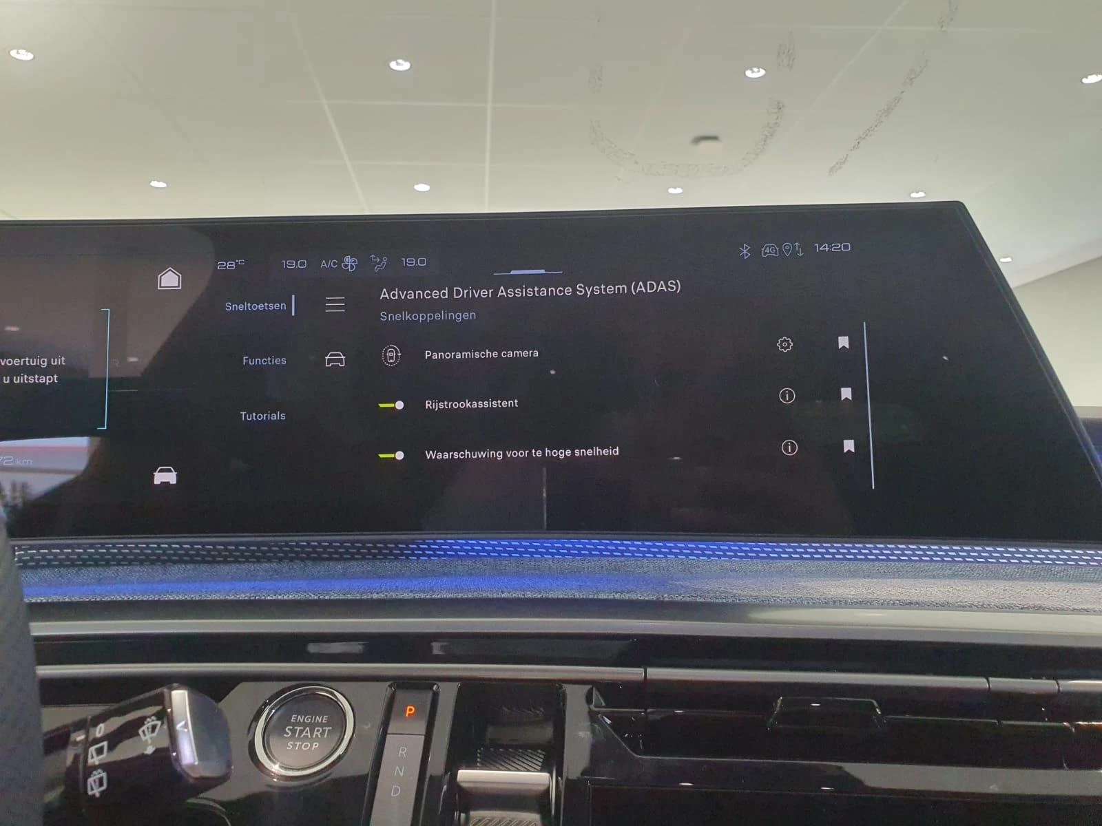 Peugeot-e-5008-image-25