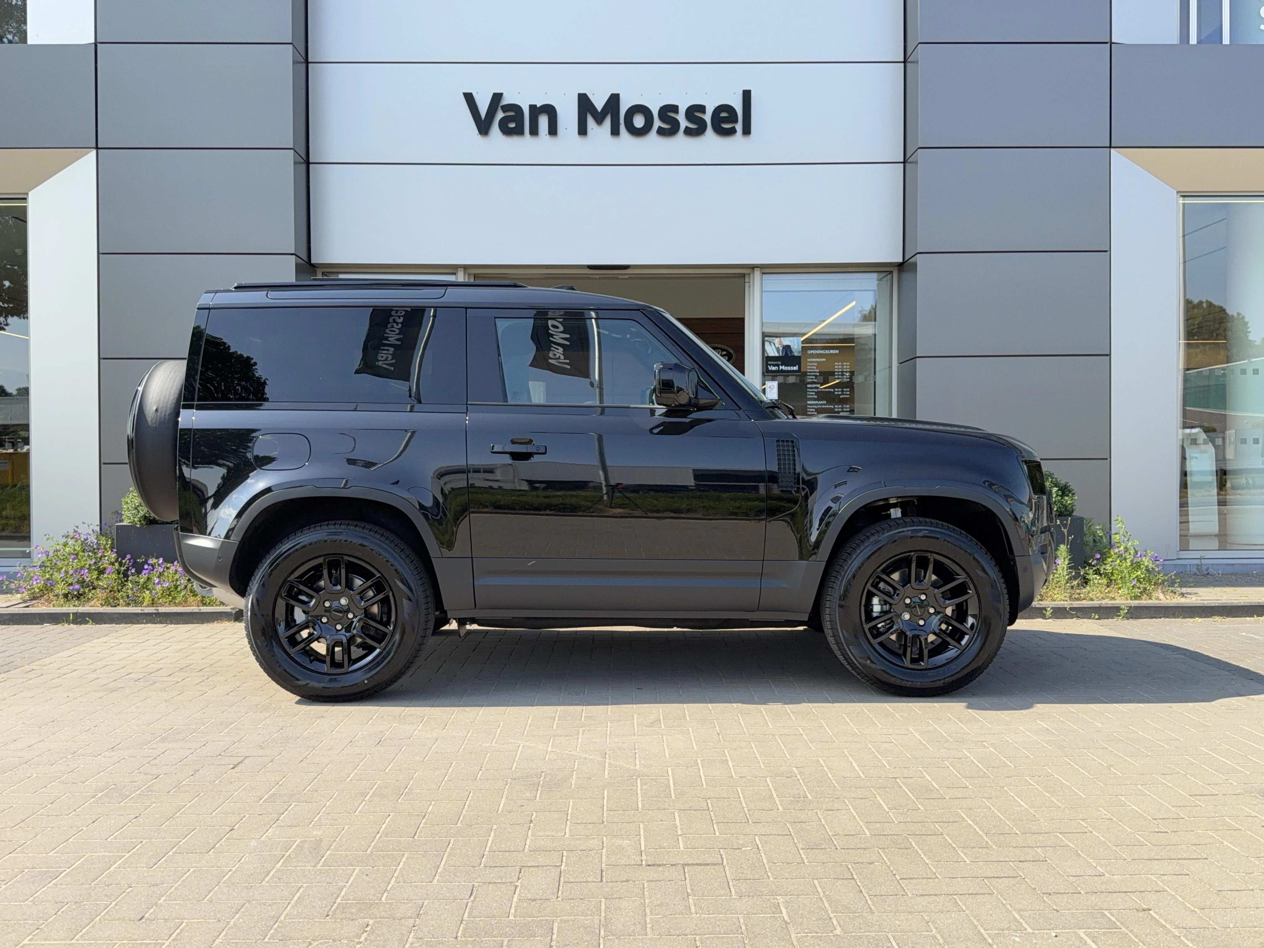 Land Rover Defender 90 D200 S AWD Auto. 26MY