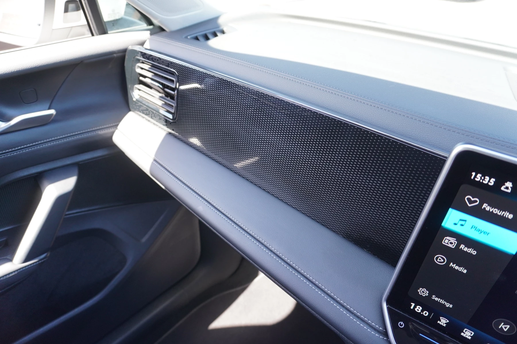 Volkswagen-Tiguan-image-24