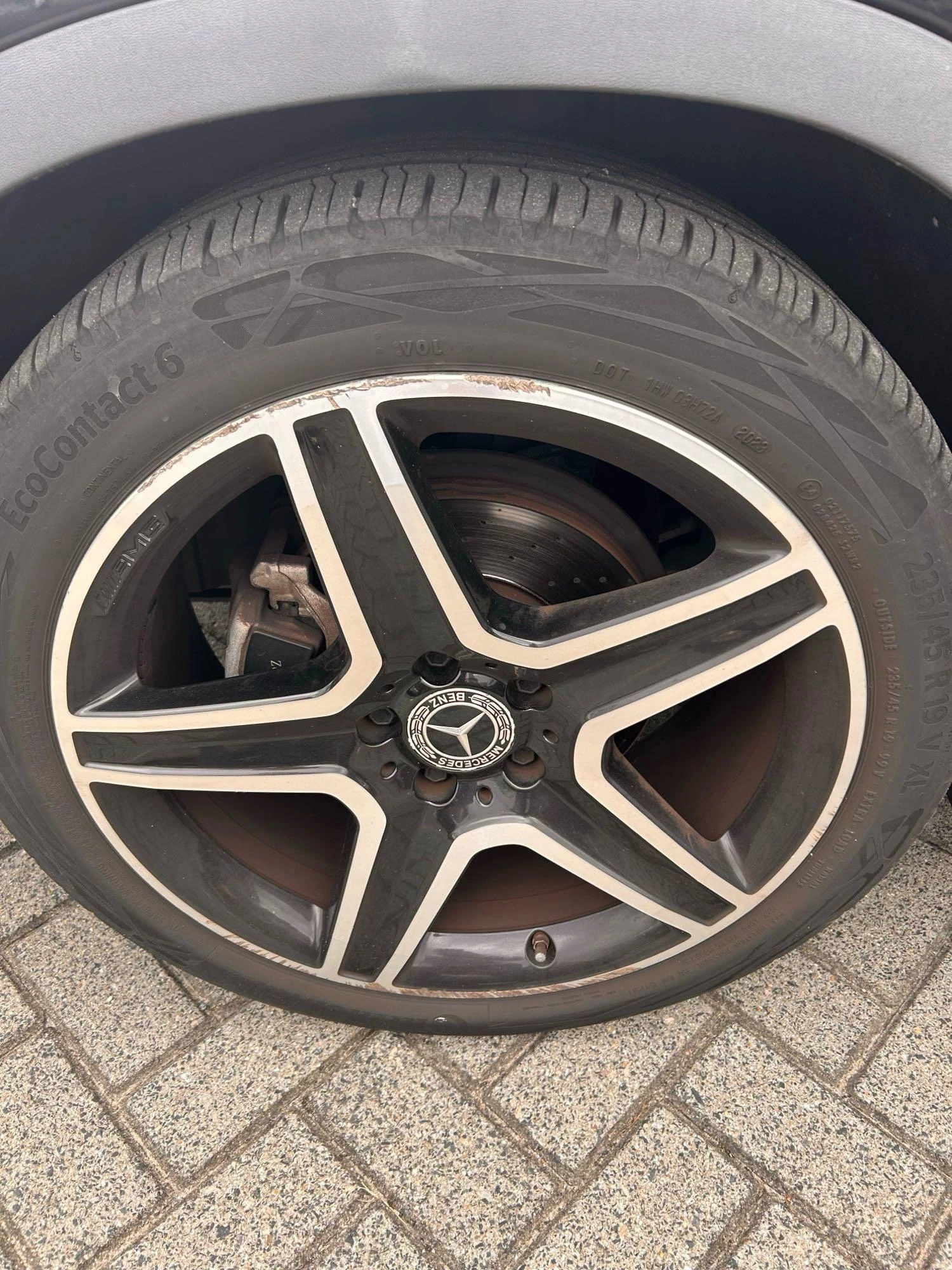 Mercedes-Benz-GLA-image-21