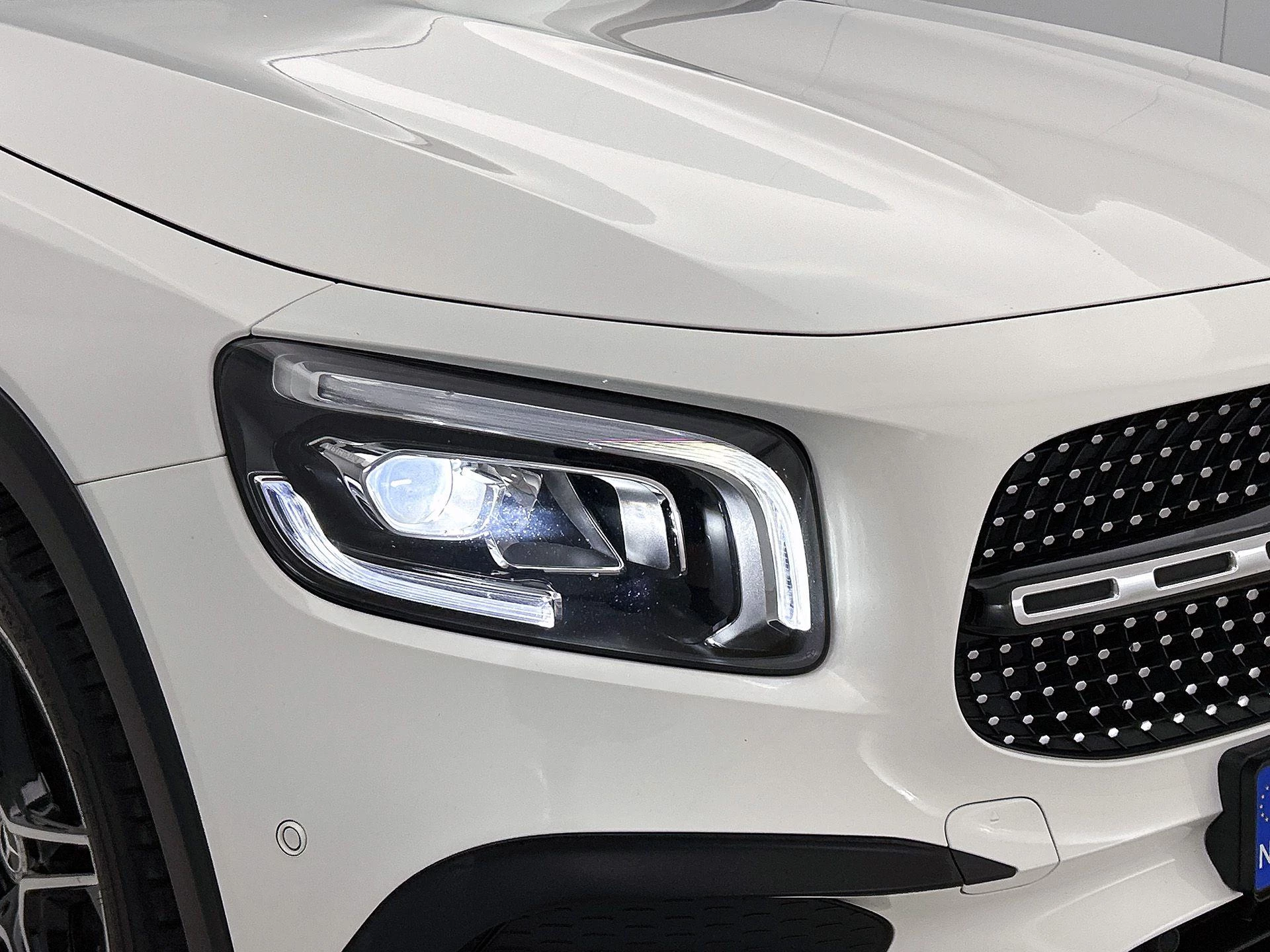 Mercedes-Benz-GLB-image-36