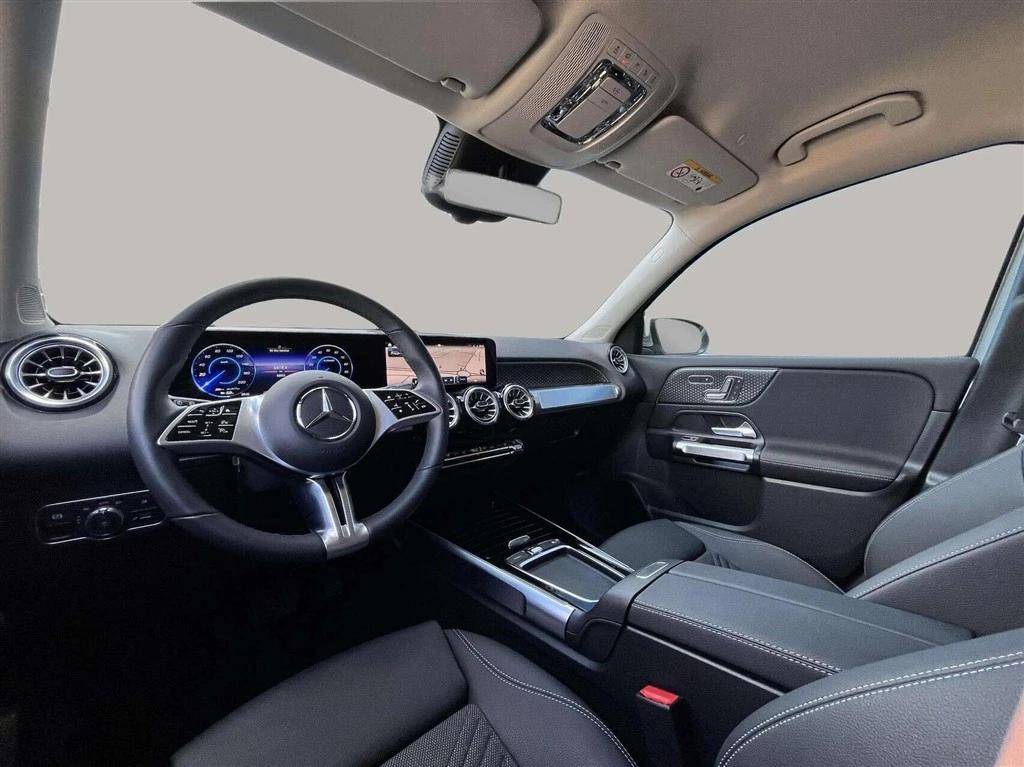 Mercedes-Benz-EQB-image-11