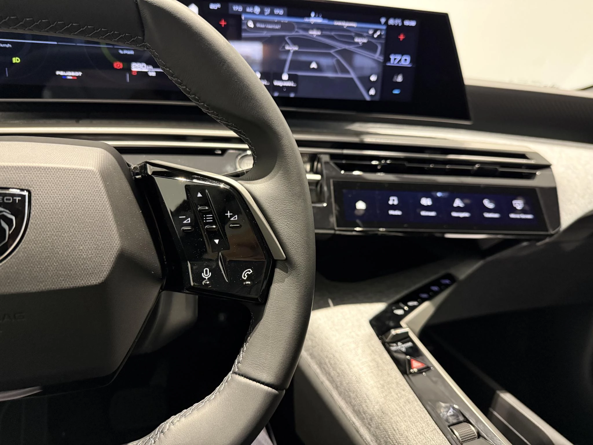 Peugeot 5008 Allure Plug-in HYbrid 195 e-DCS7