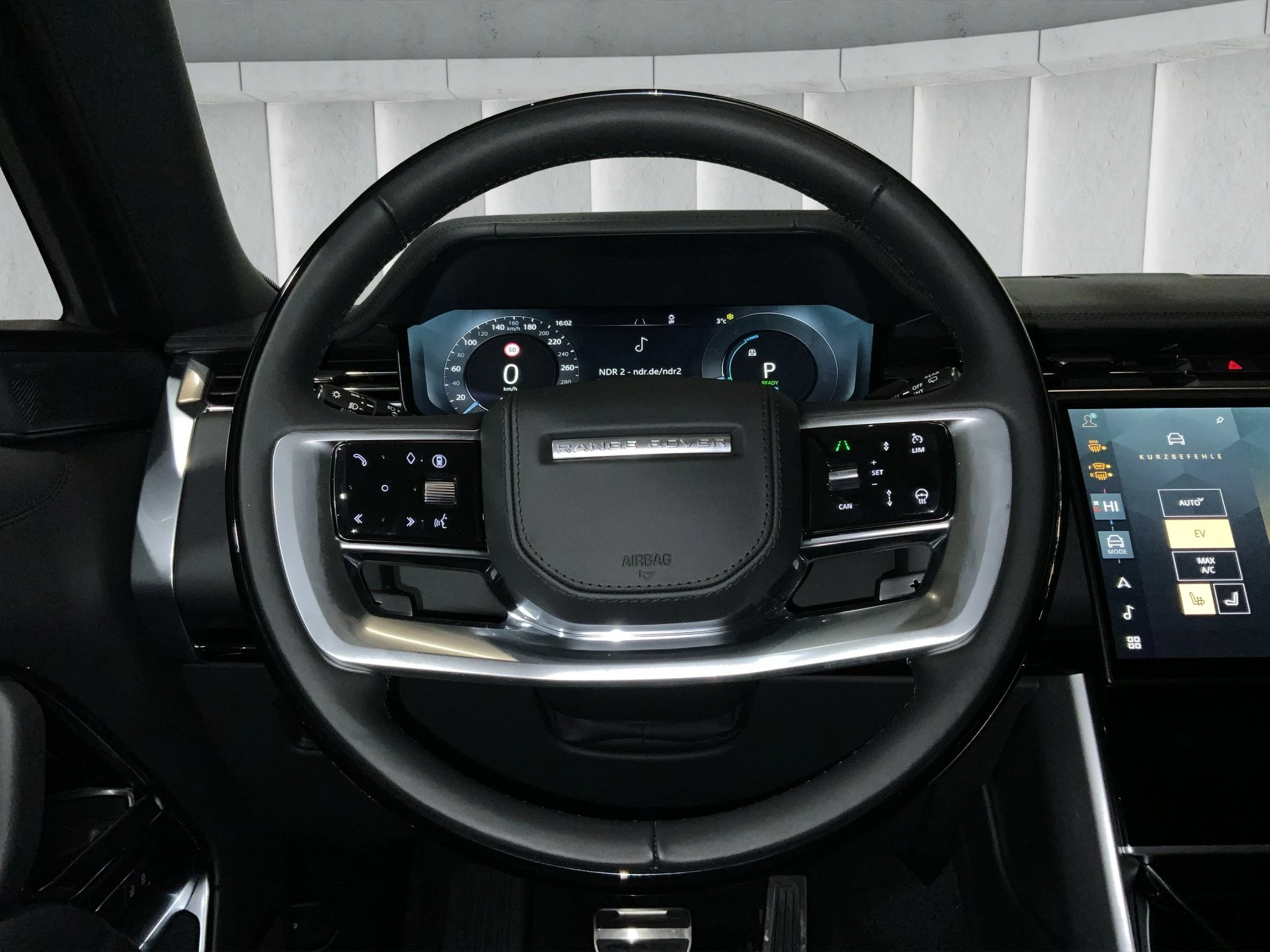 Land Rover-Range Rover-image-9